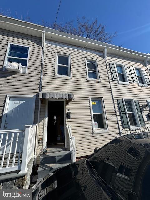 2 bed 1 bath interior unit townhome now available in Brooklyn!