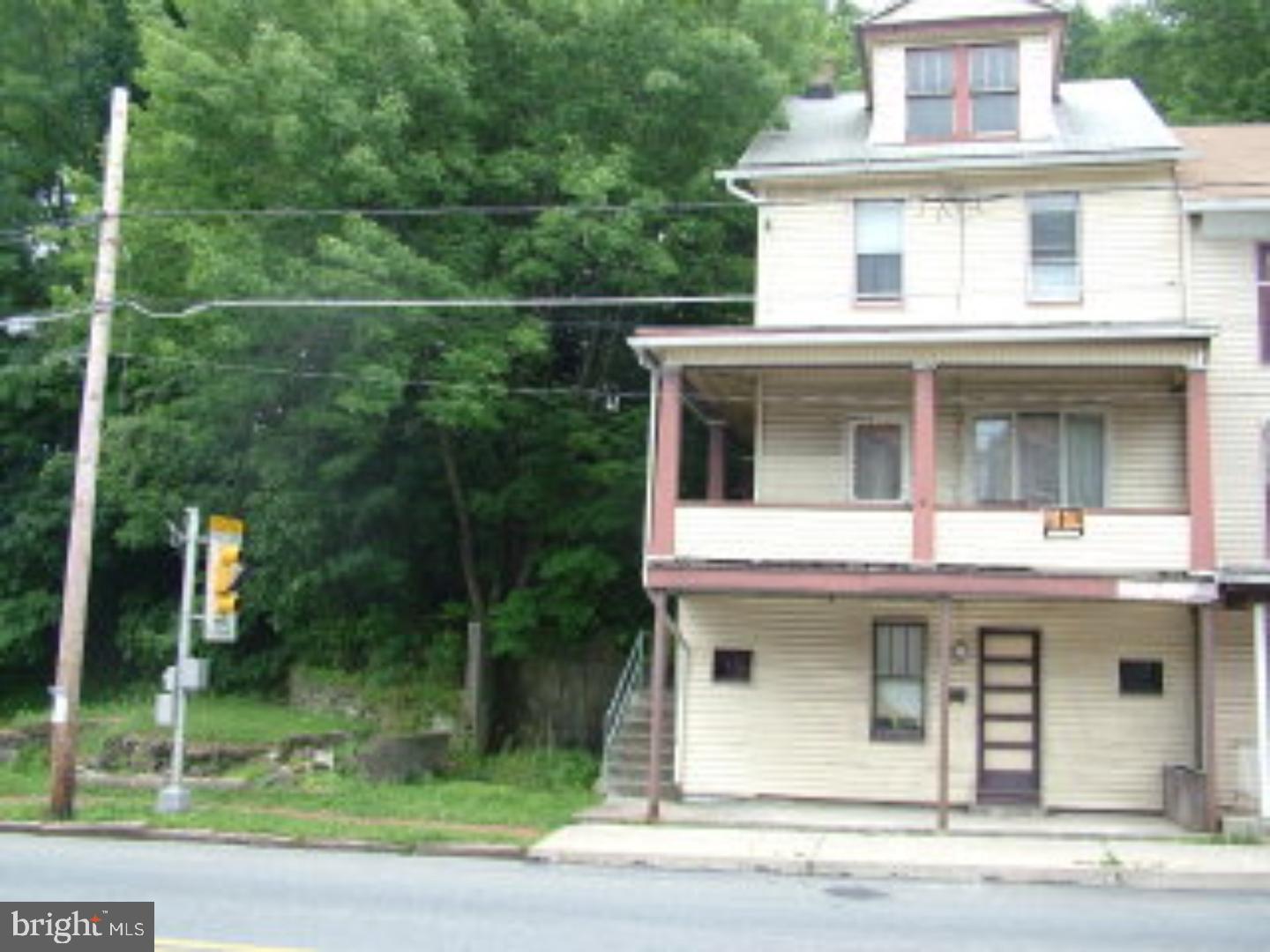 BEAUTIFUL OLDER HOME WITH LOTS OF ANTIQUE WOODWORK HARDWOOD FLOORS, GLASS DOOR KNOBS, BEAUTIFUL WOODEN STAIRCASE, FRENCH DOORS WITH BEVELED GLASS BACK YARD WITH WASH LINE, QUAINT PATIO OUTSIDE KITCHEN AND PORCH ON SUNBURY STREET.      ATTN 10K Color: TAN Amp: 60