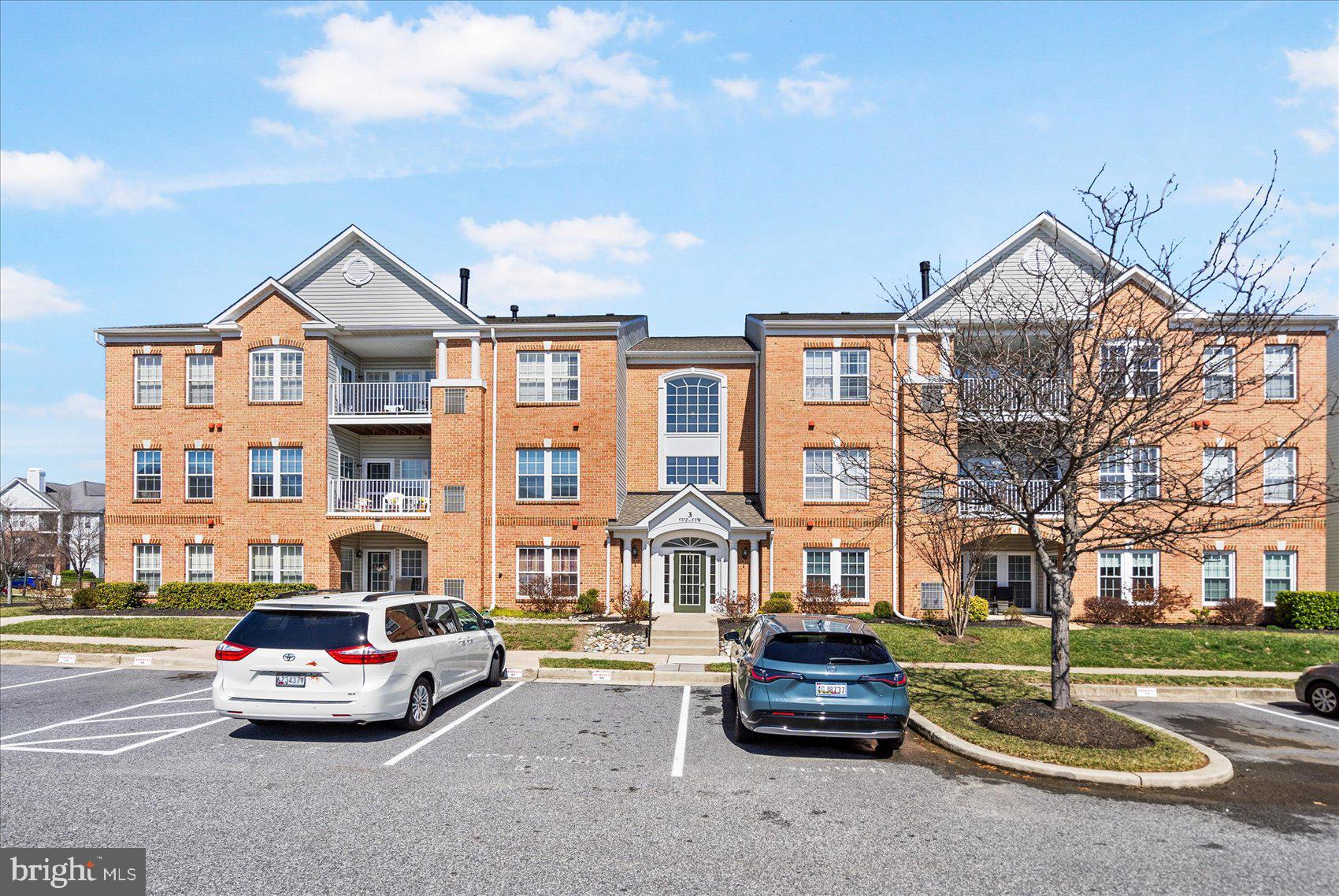 Welcome Home to 5386 Glenthorne Court!  This Beautifully updated Condo has the space you need to create a life you desire!  Boasting an array of sleek finishes throughout this 2 Bedroom, 2 Bathroom Condo has  so much to offer!  Featuring an open concept layout this unit features a spacious living room, dining area, kitchen, 2 spacious bedrooms and 2 full bathrooms.  The kitchen boasts S/S appliances, white shaker cabinets Quartz counters, white tile backsplash and MORE!  The primary bedroom offers an en-suite primary bathroom that has been updated with all new fixtures, vanity and new ceramic tile!  All new flooring throughout, freshly painted and so much more!  This Condo truly has it all and it fully move-in ready!  Enjoy relaxation at it's finest on your balcony!  Book your private showing today before it's gone!