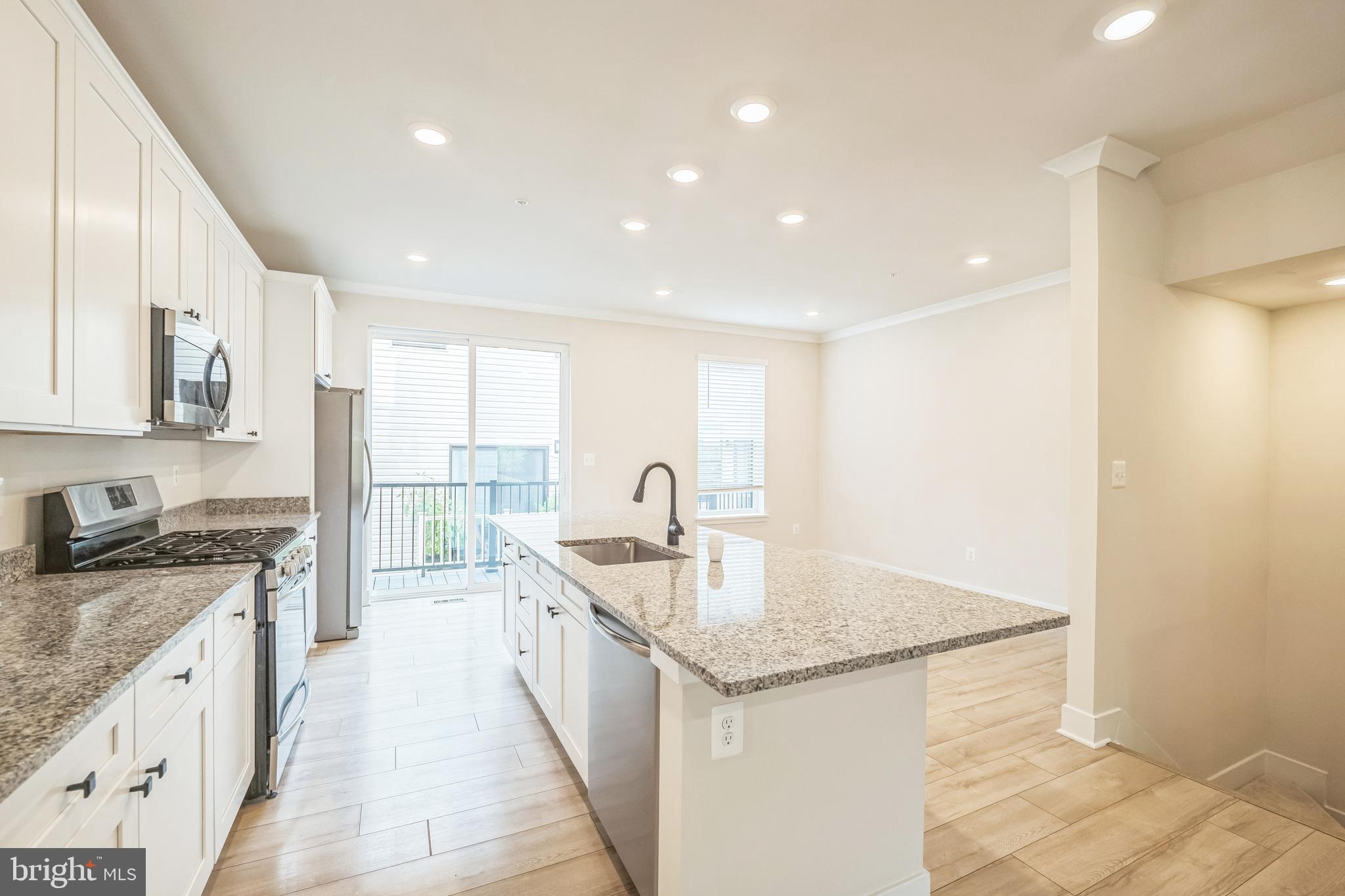 MEDFIELD - Residential