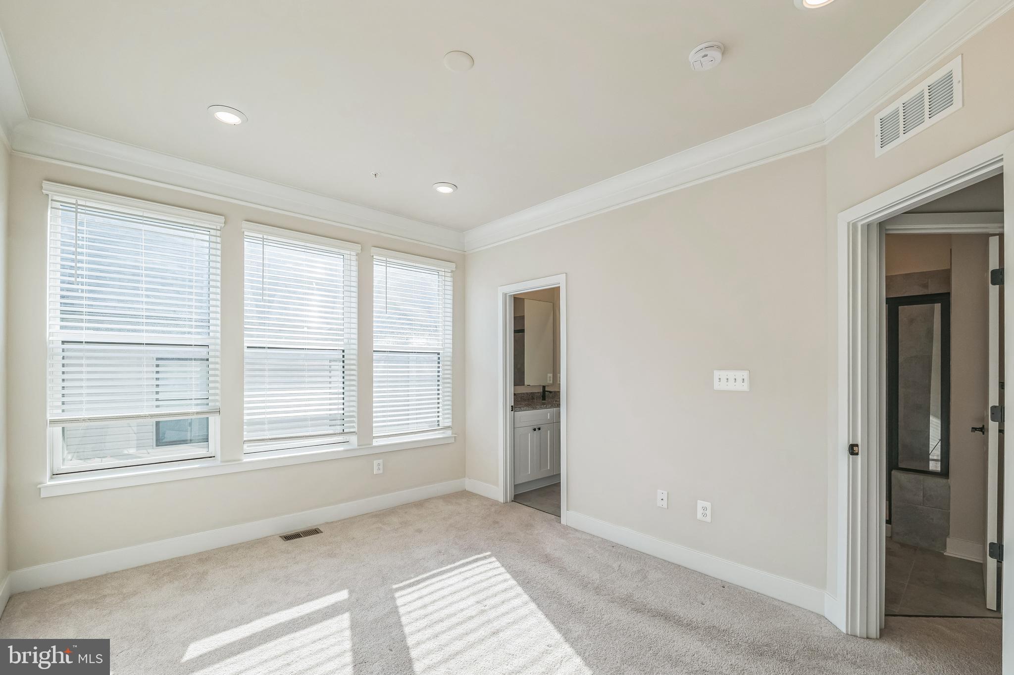 MEDFIELD - Residential