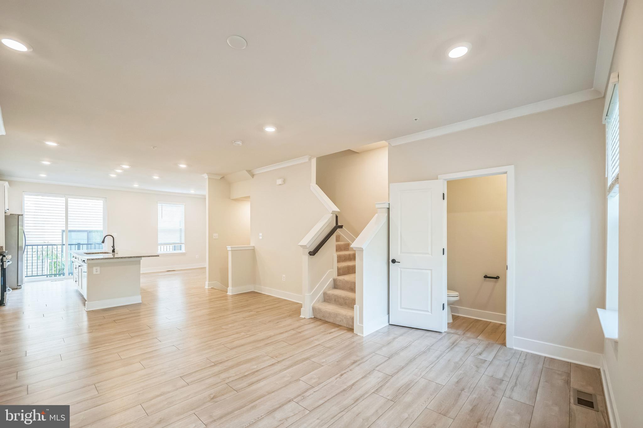 MEDFIELD - Residential