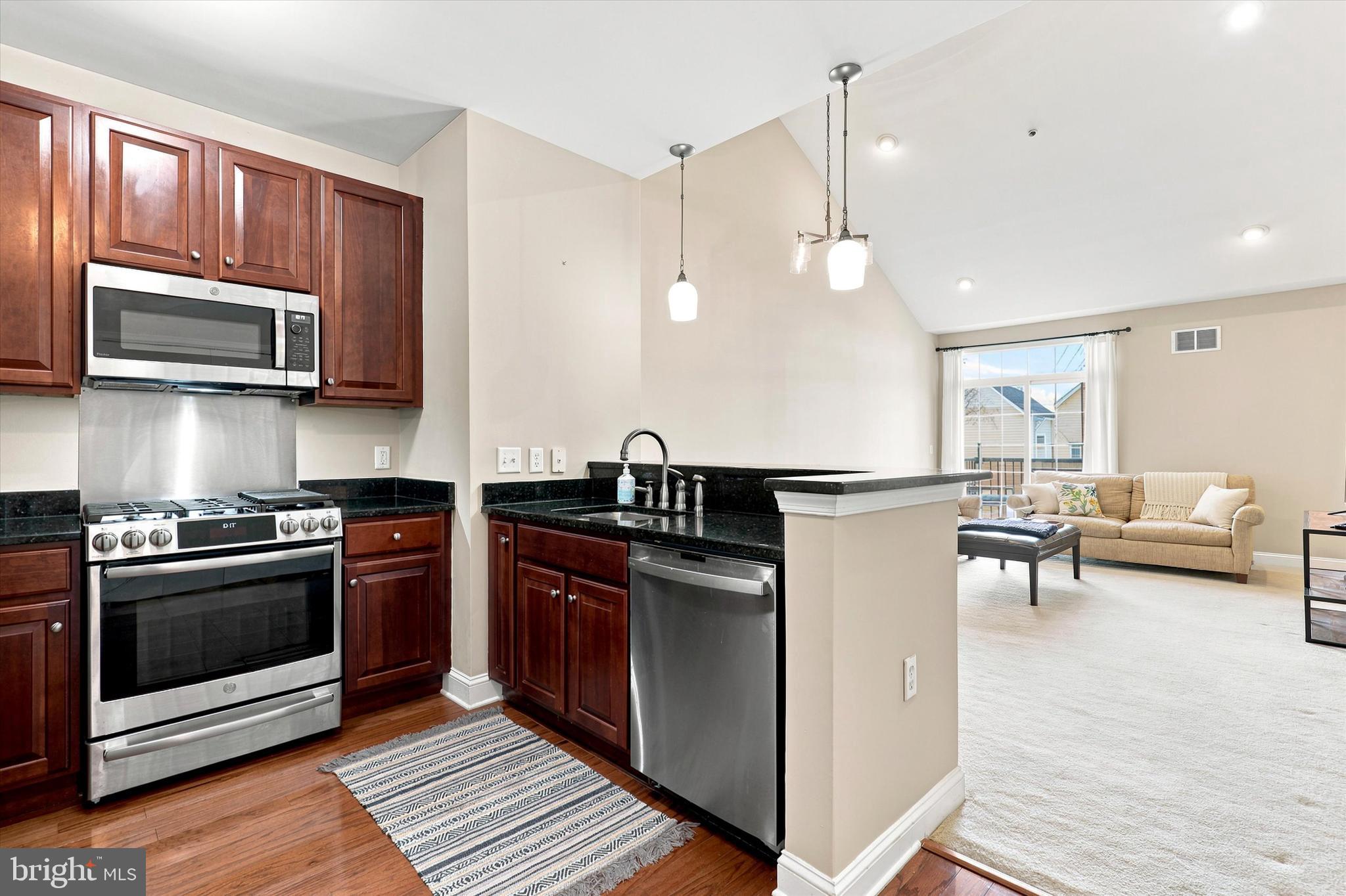 THE GRANDE AT RIVERVIEW - Residential