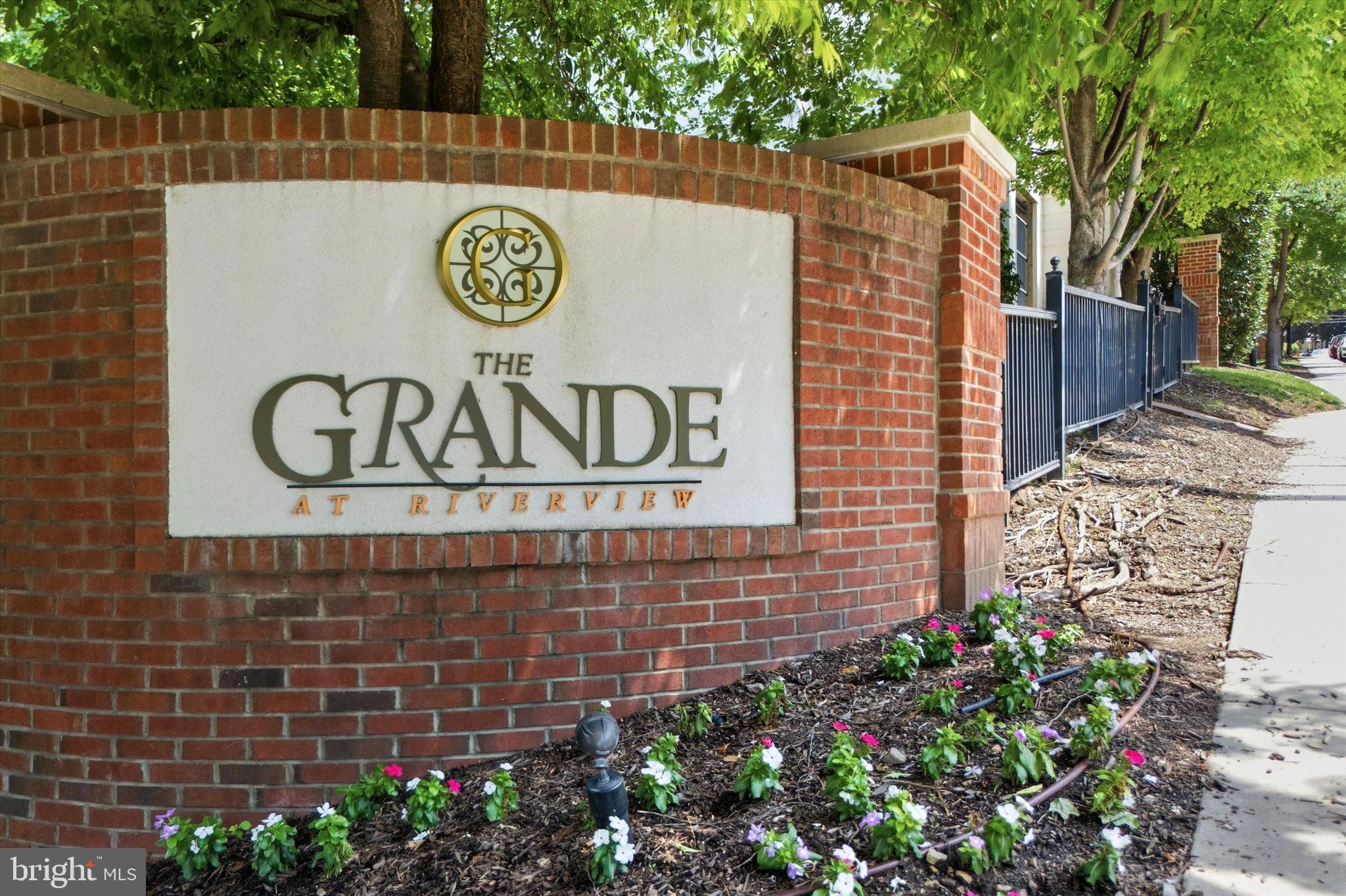 THE GRANDE AT RIVERVIEW - Residential