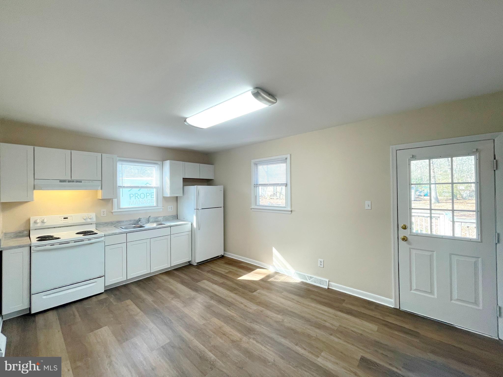 KING KENNEDY ESTATES - Residential Lease