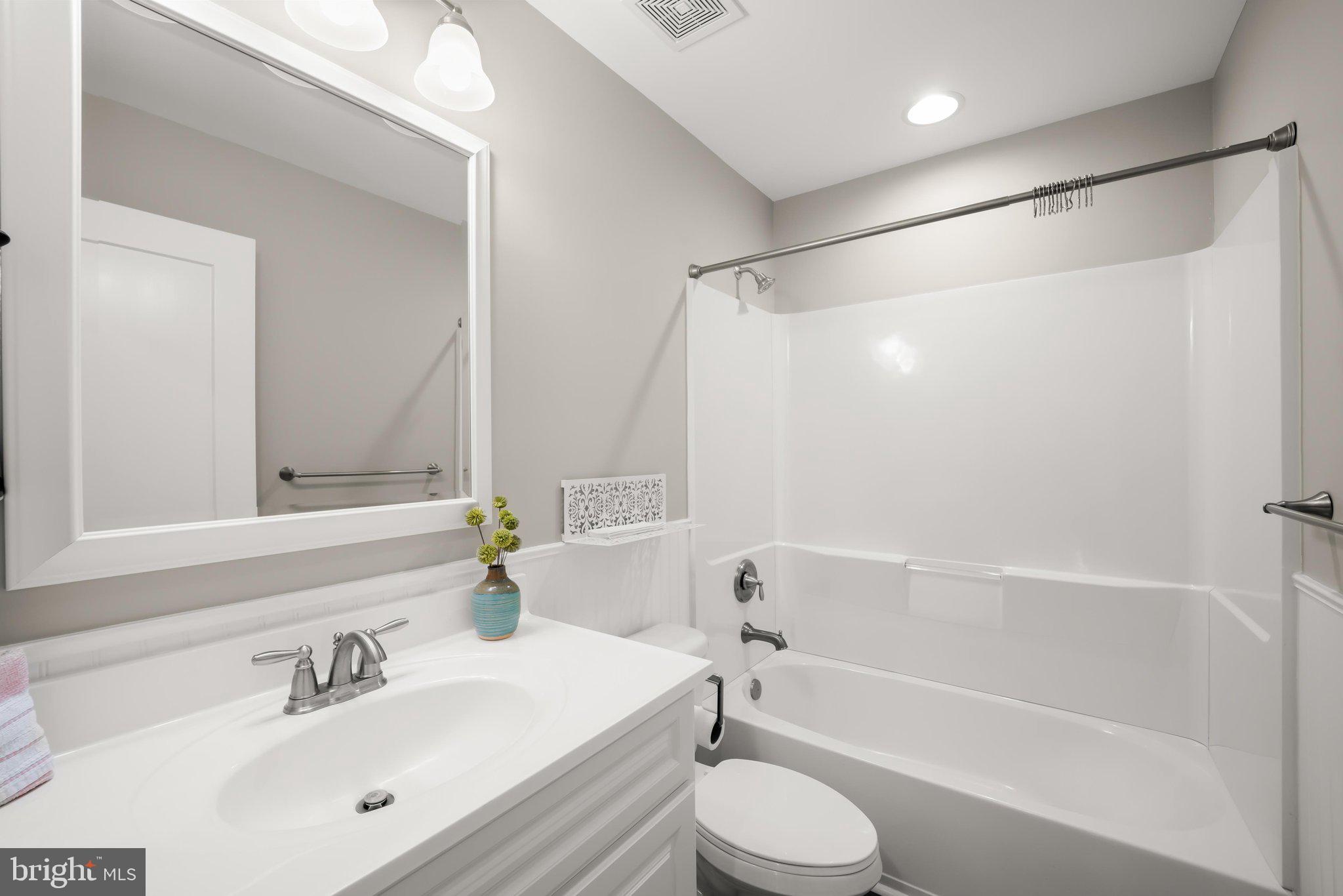 CEDARHURST ON THE BAY - Residential