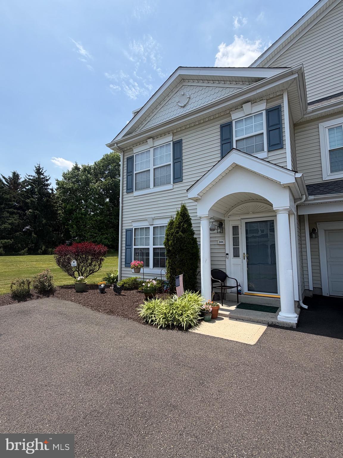 COUNTRY CROSSING - Residential