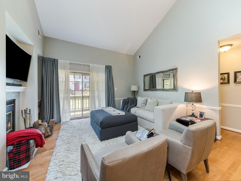 HAMPTON SQUARE CONDOMINIUMS - Residential