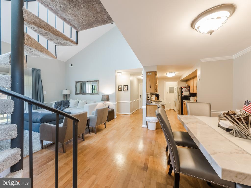 HAMPTON SQUARE CONDOMINIUMS - Residential