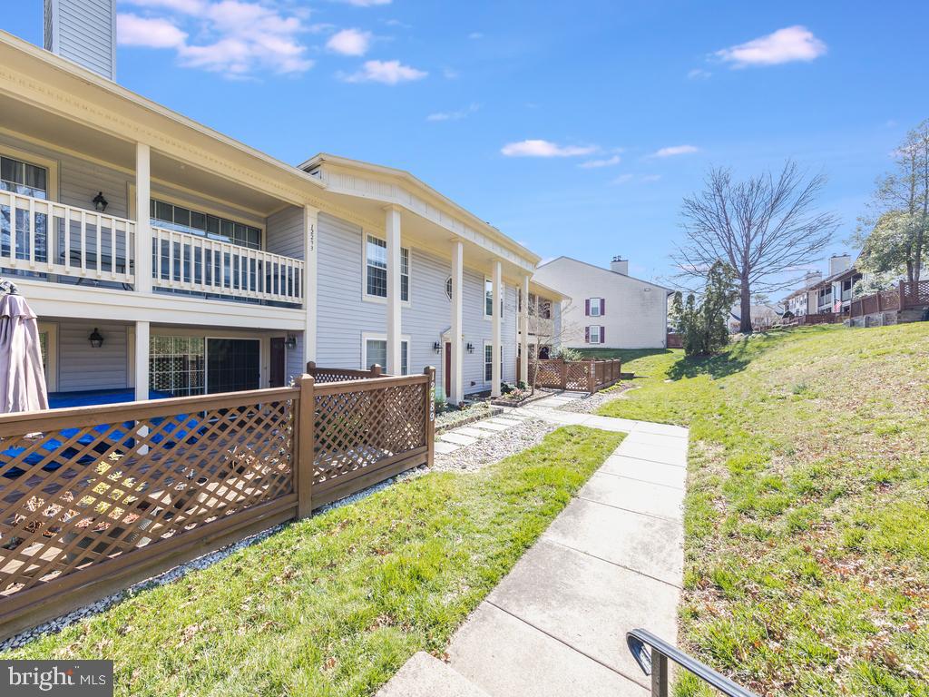 HAMPTON SQUARE CONDOMINIUMS - Residential