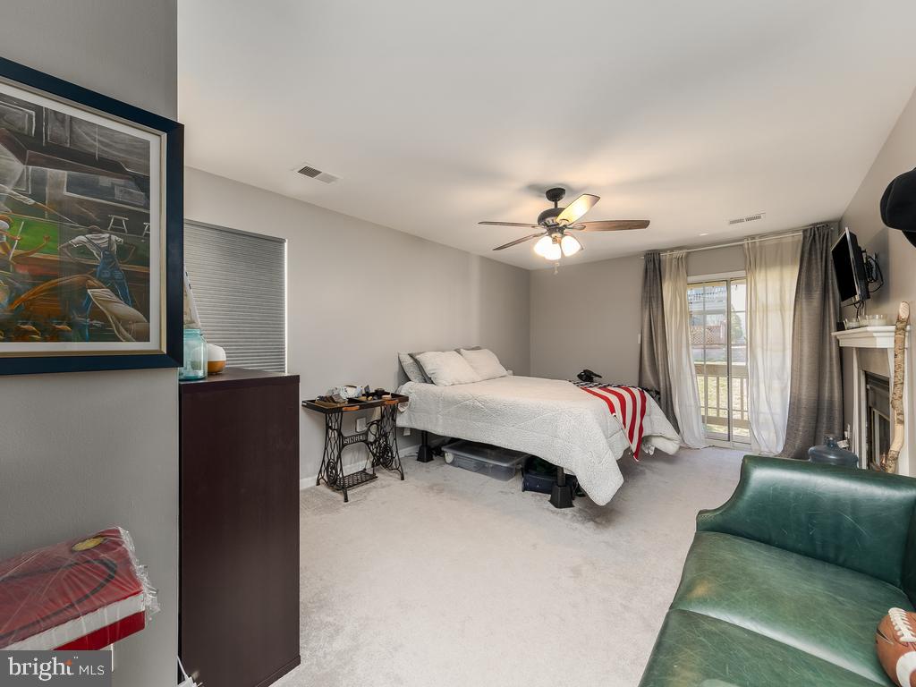 HAMPTON SQUARE CONDOMINIUMS - Residential