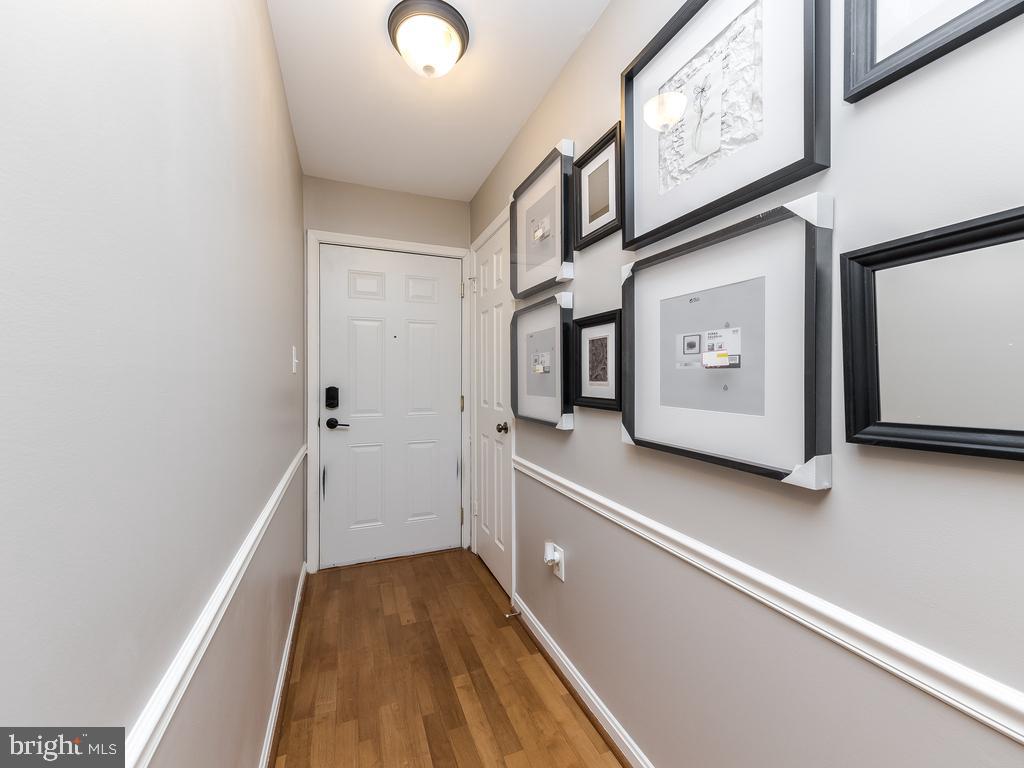 HAMPTON SQUARE CONDOMINIUMS - Residential