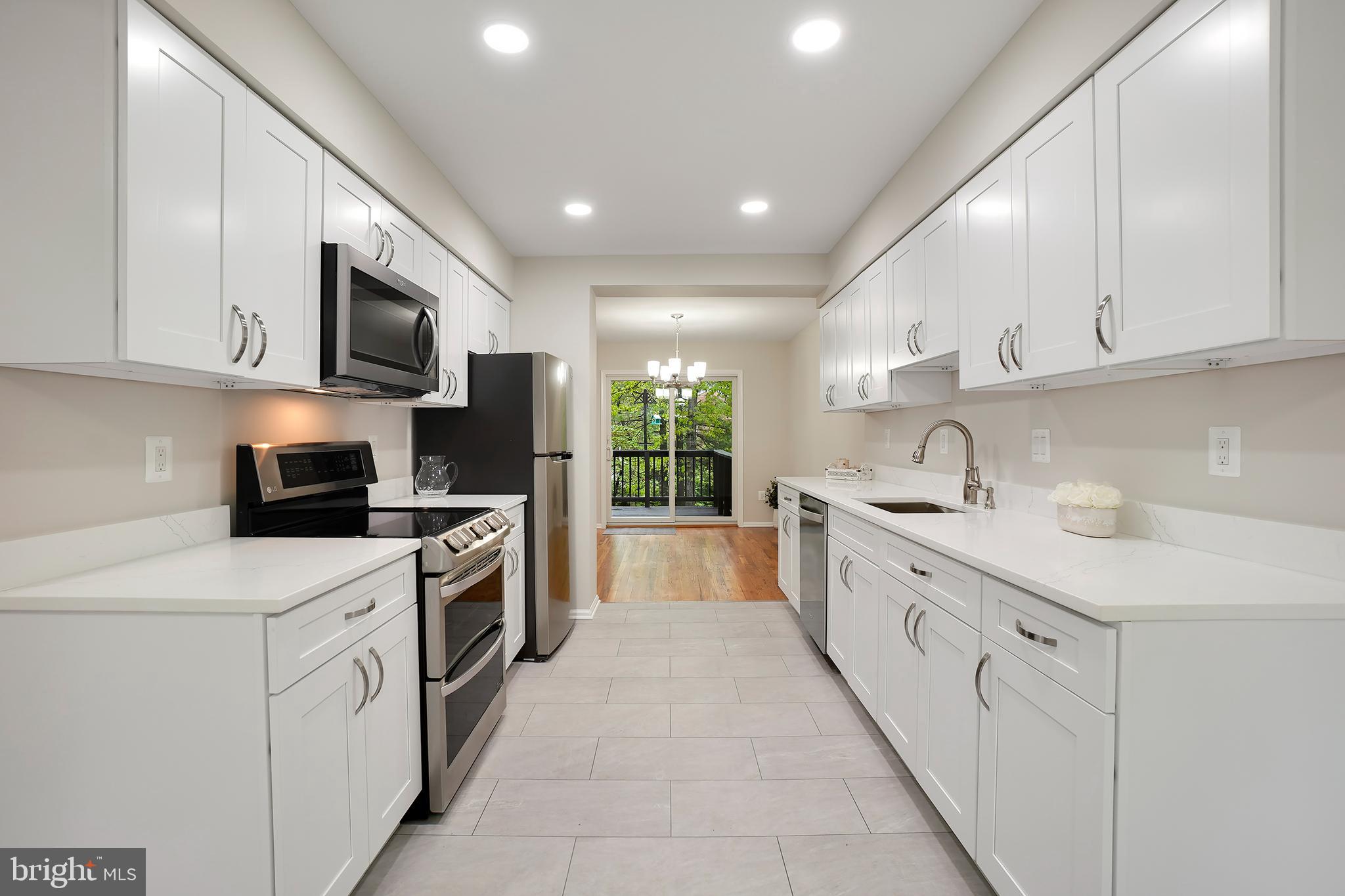WOODLAND HILLS - Residential