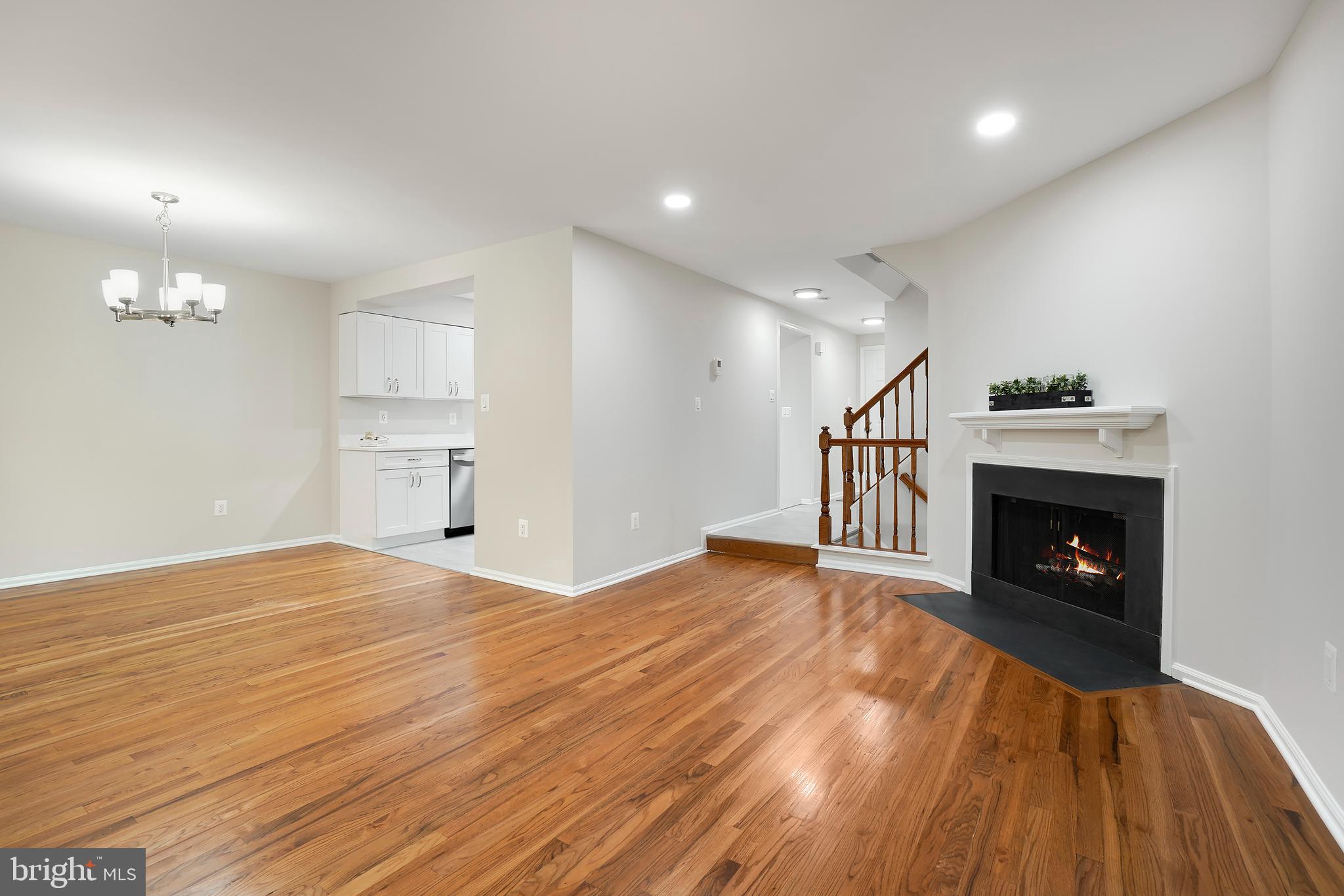 WOODLAND HILLS - Residential