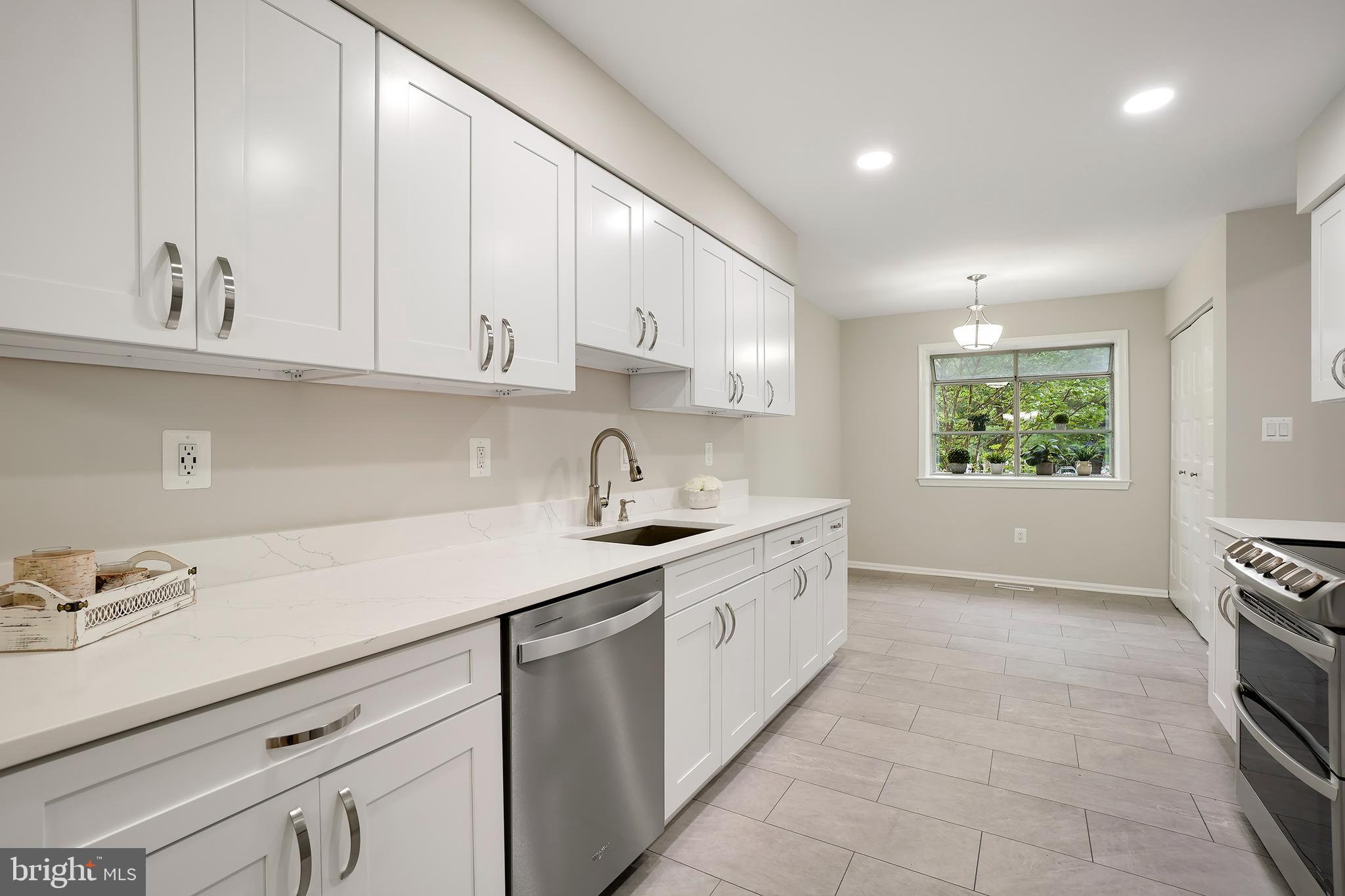 WOODLAND HILLS - Residential