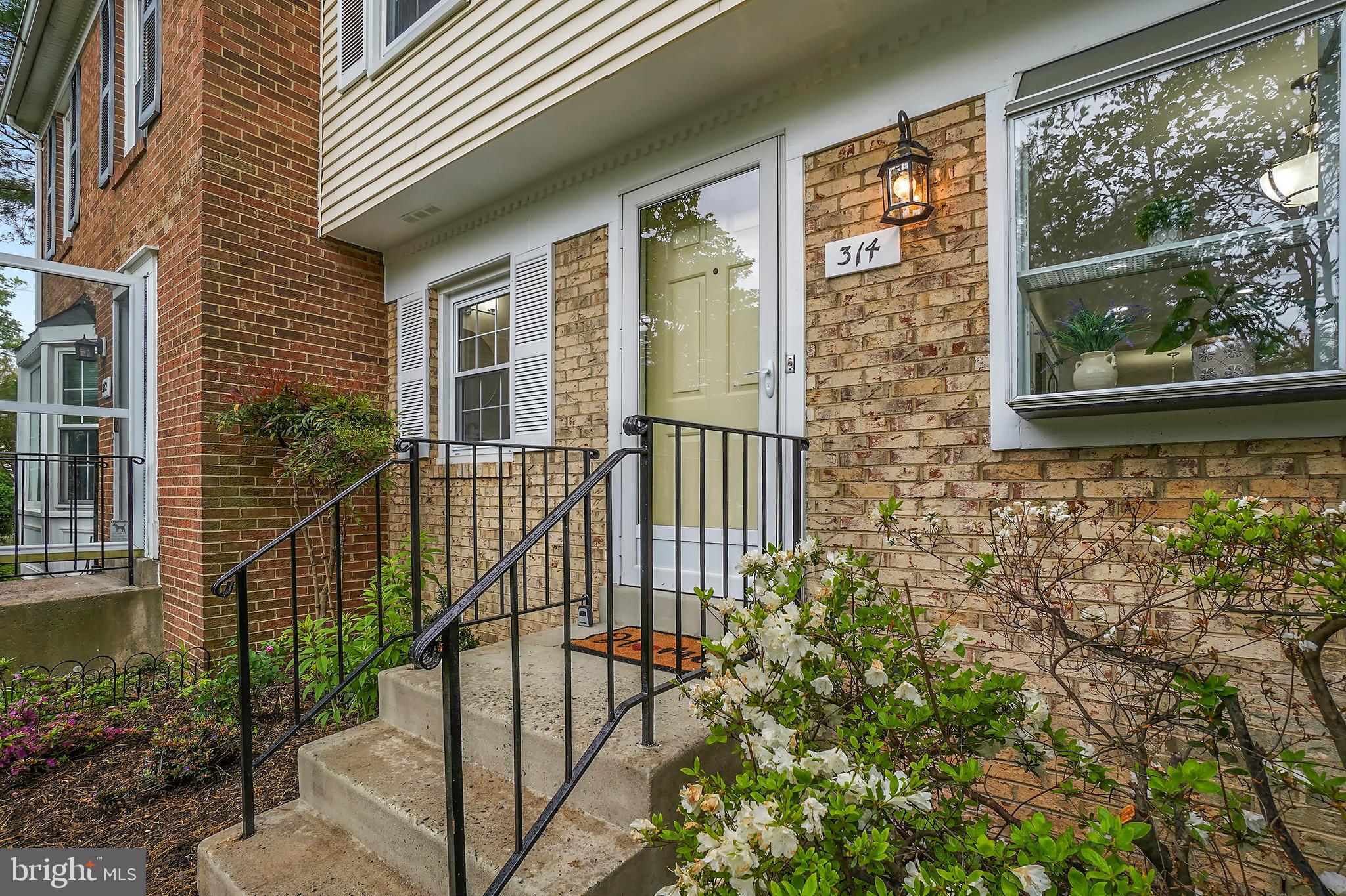 WOODLAND HILLS - Residential