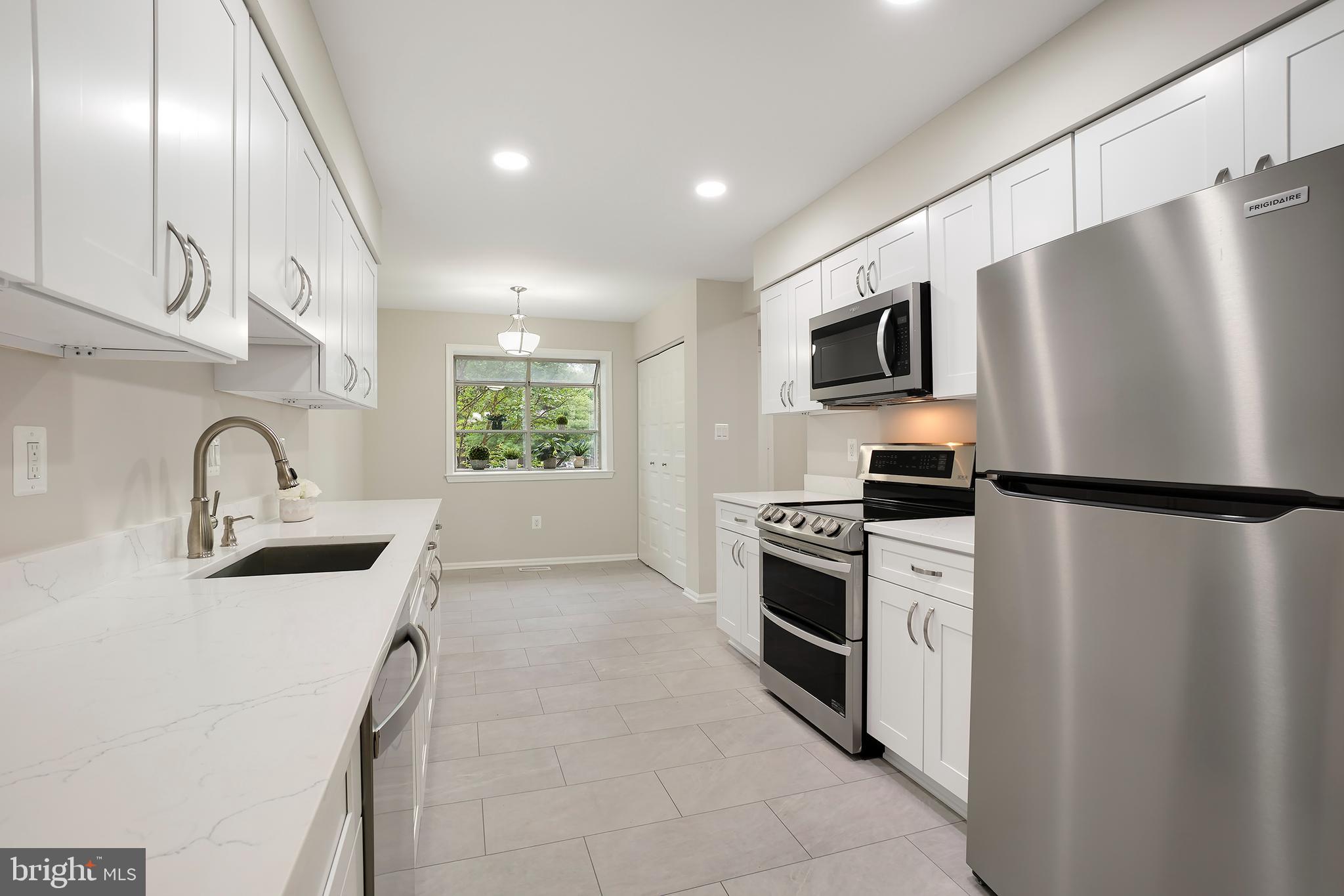 WOODLAND HILLS - Residential