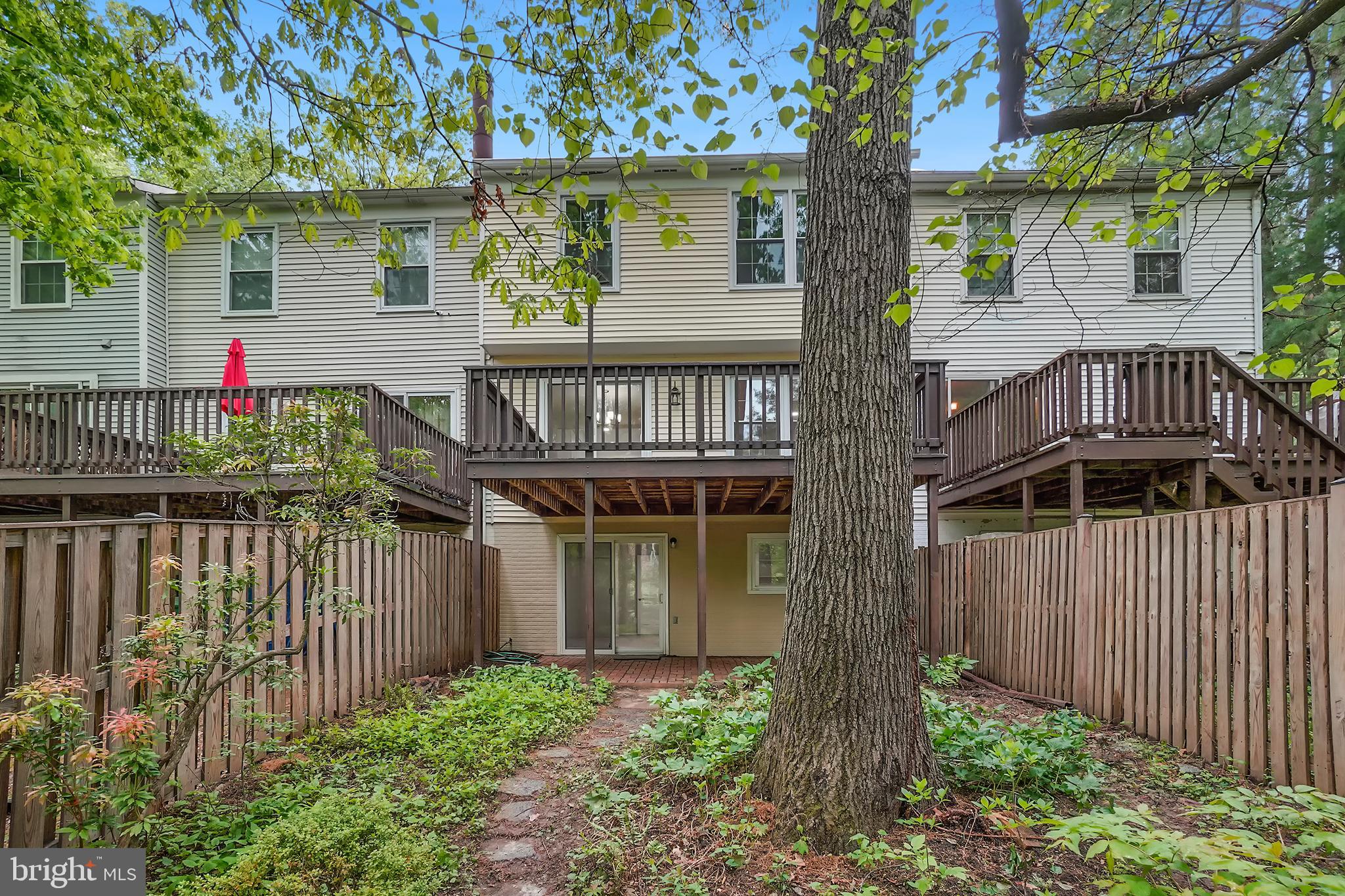 WOODLAND HILLS - Residential