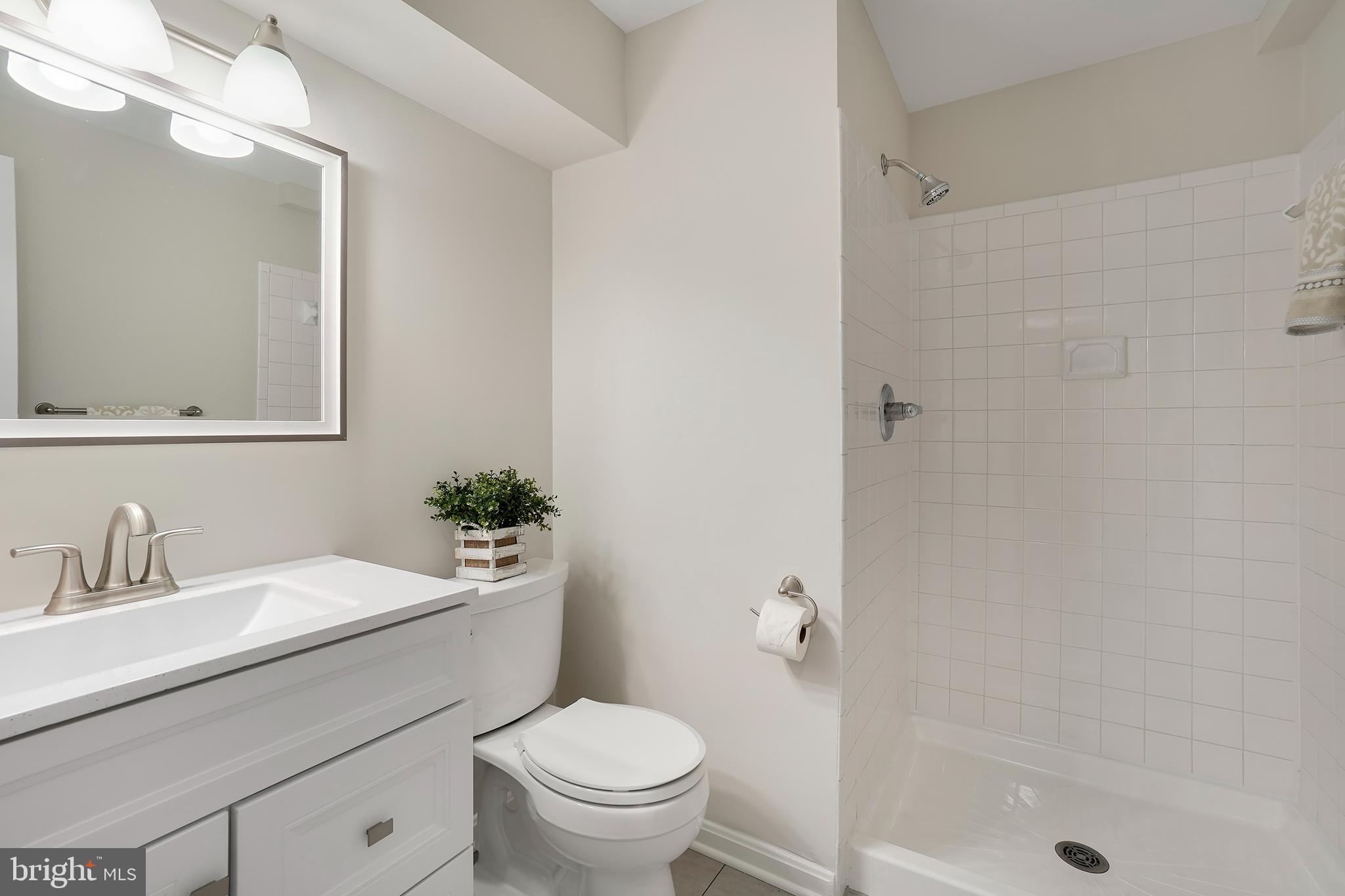 WOODLAND HILLS - Residential
