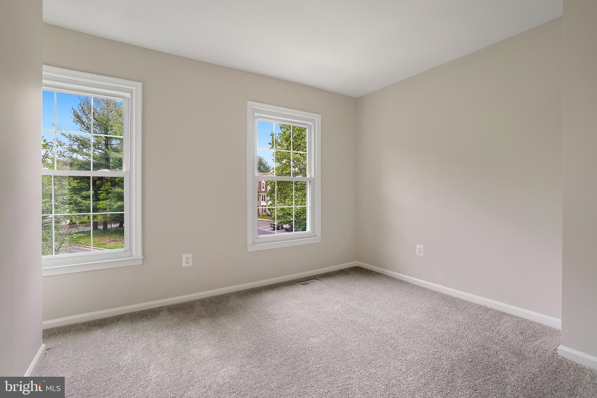 WOODLAND HILLS - Residential