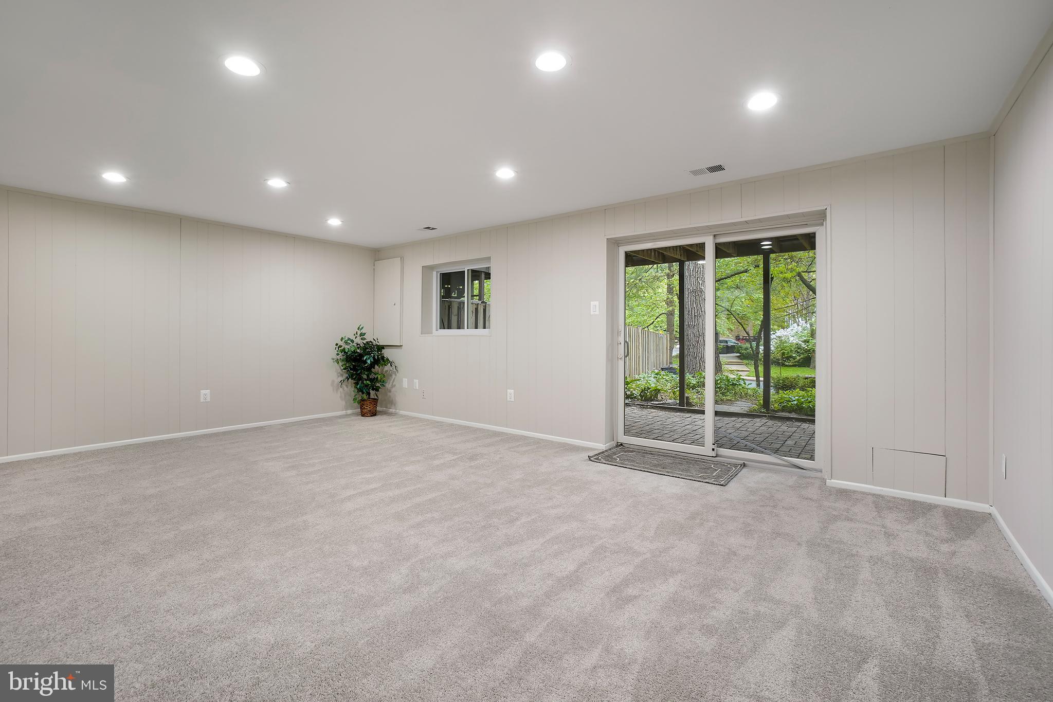 WOODLAND HILLS - Residential