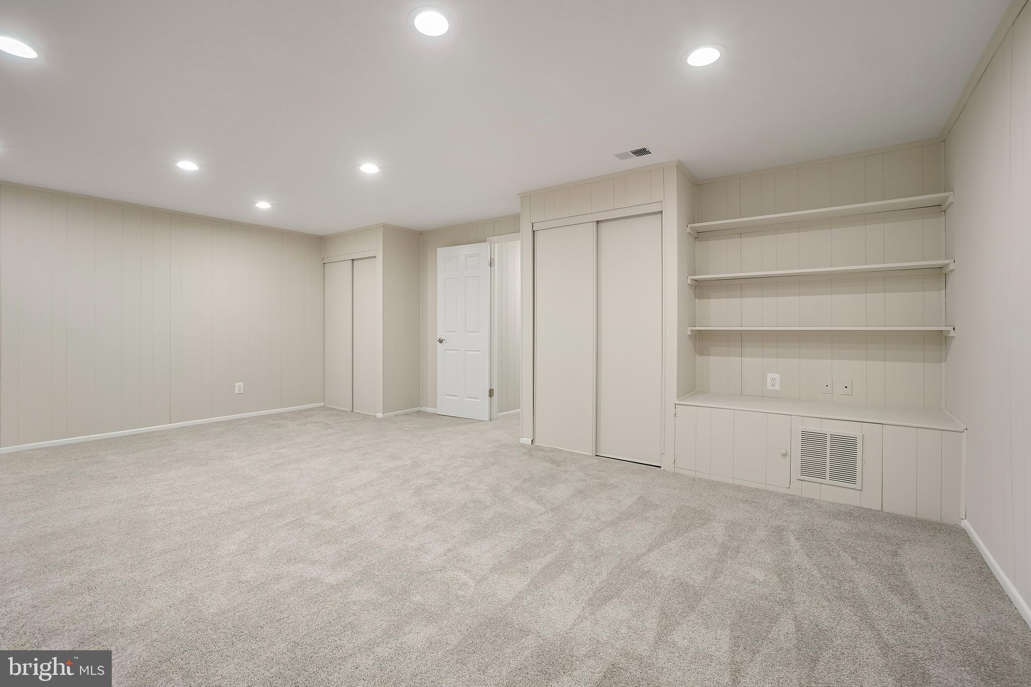 WOODLAND HILLS - Residential