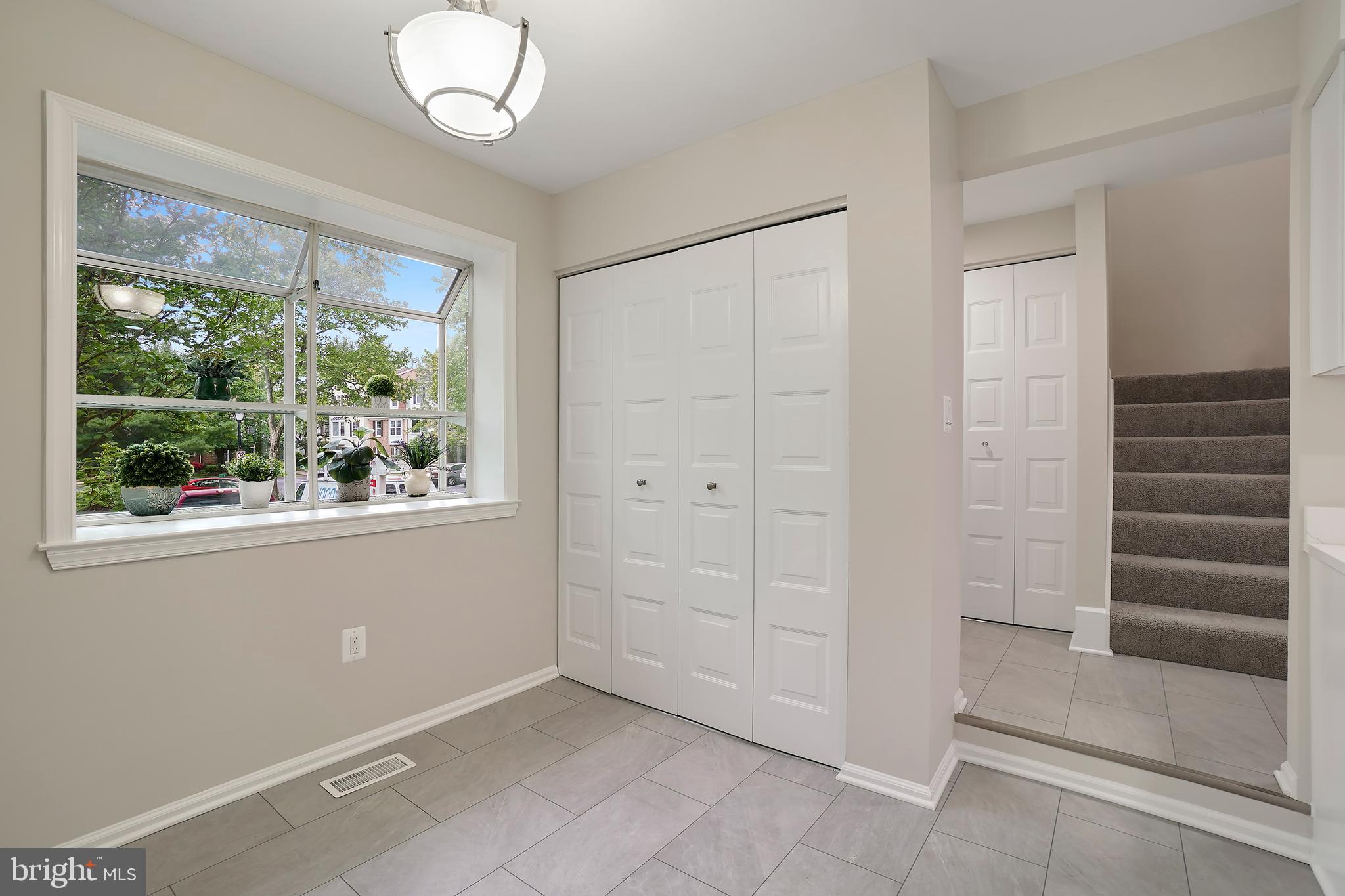 WOODLAND HILLS - Residential