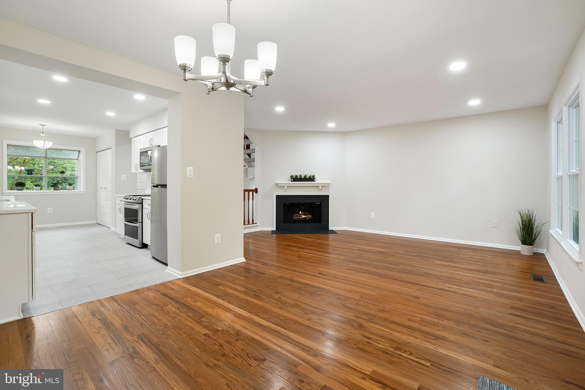 WOODLAND HILLS - Residential