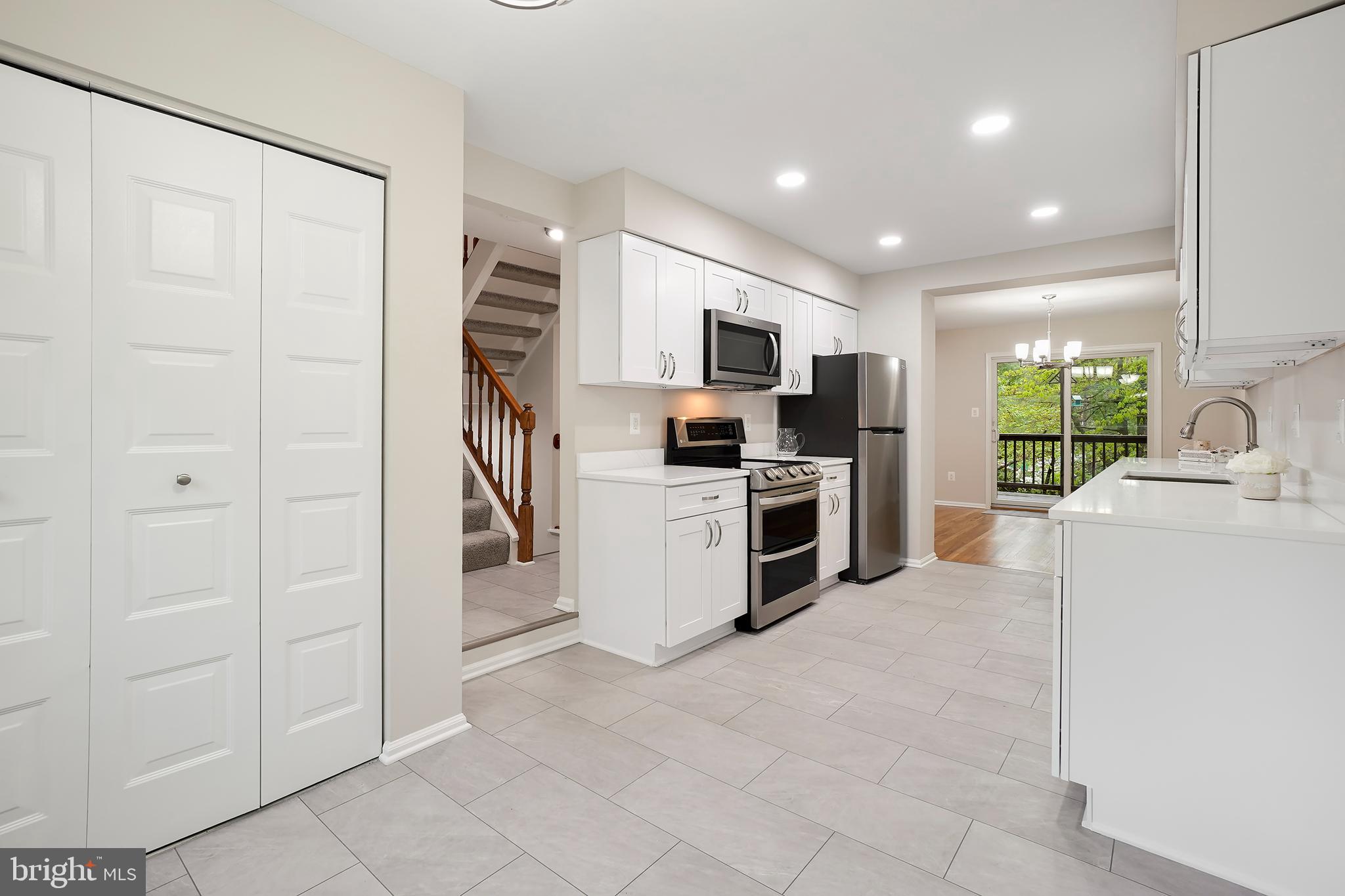 WOODLAND HILLS - Residential