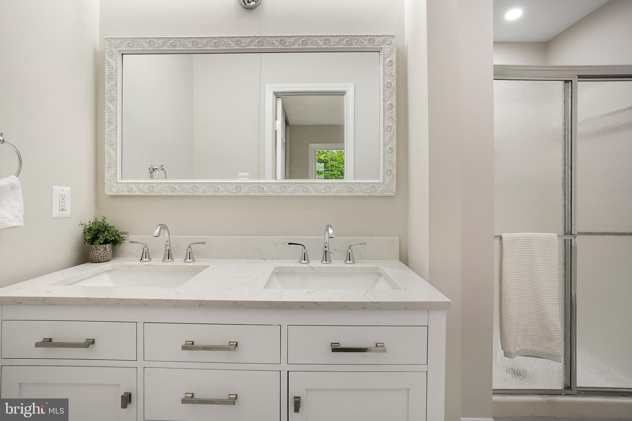 WOODLAND HILLS - Residential