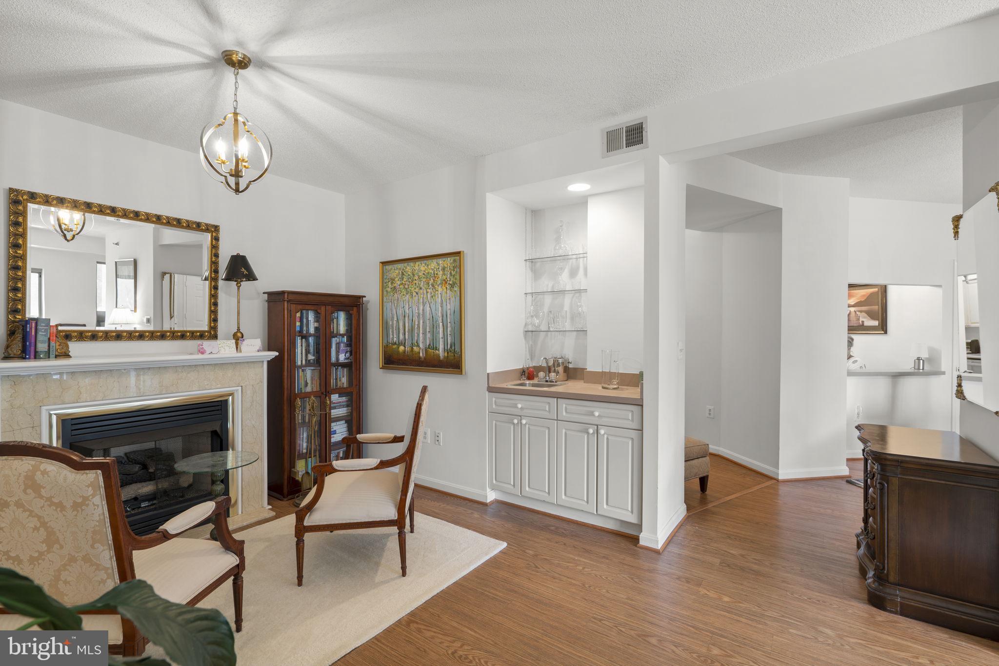 TURNBERRY COURTS AT LEIS - Residential