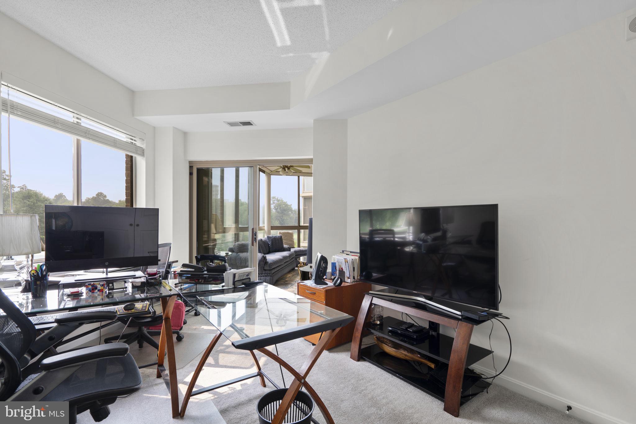 TURNBERRY COURTS AT LEIS - Residential