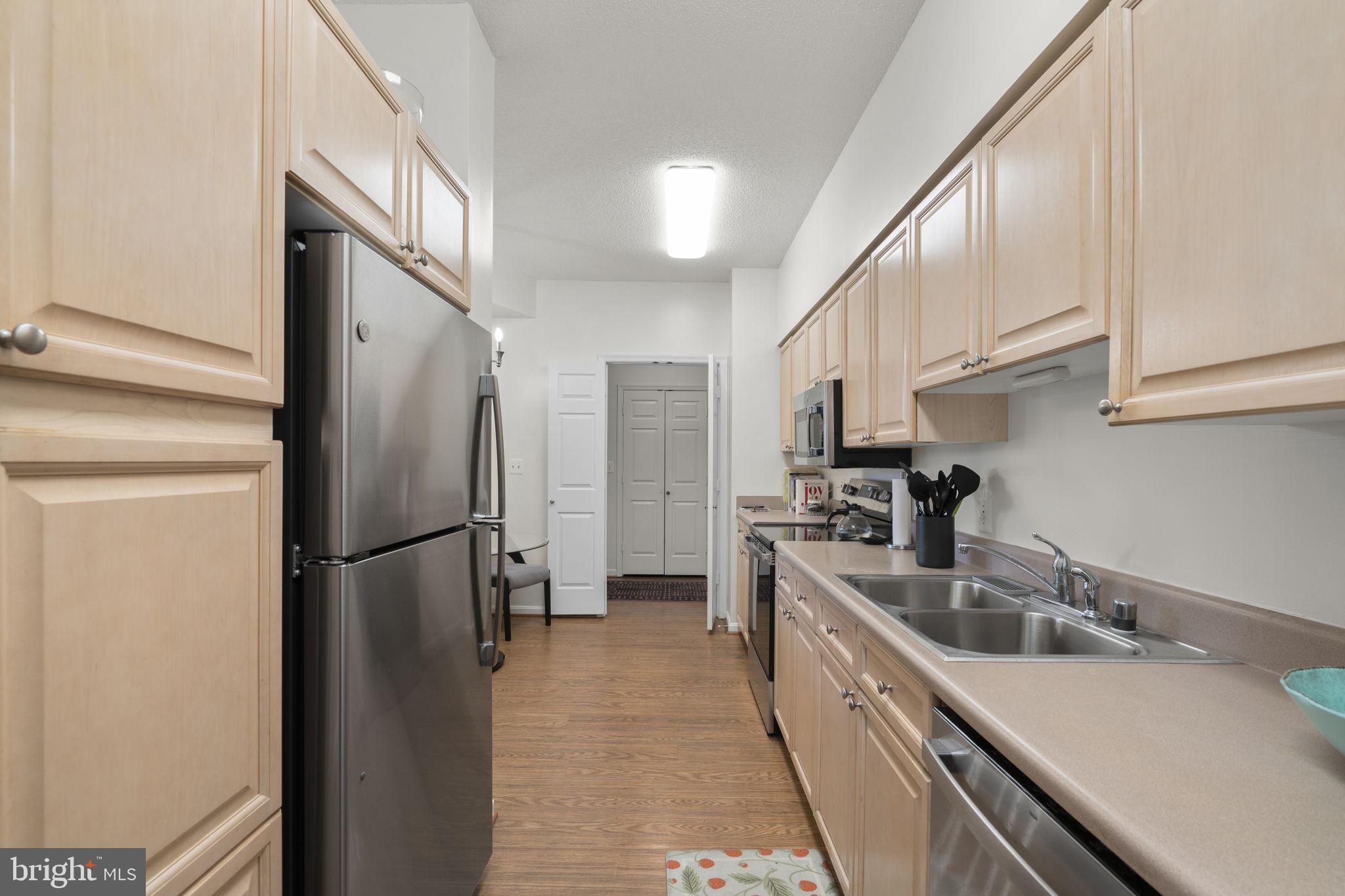 TURNBERRY COURTS AT LEIS - Residential