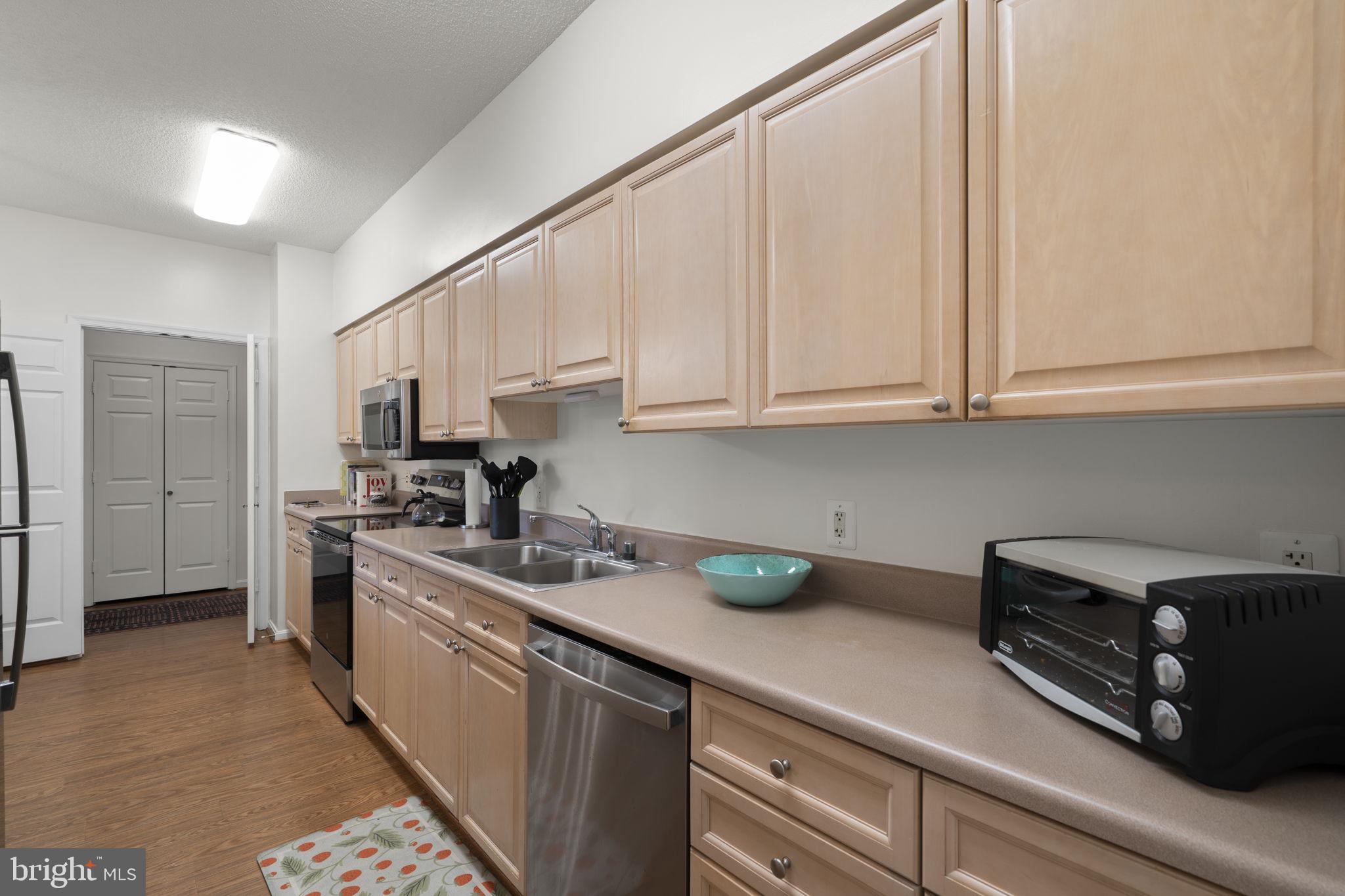 TURNBERRY COURTS AT LEIS - Residential