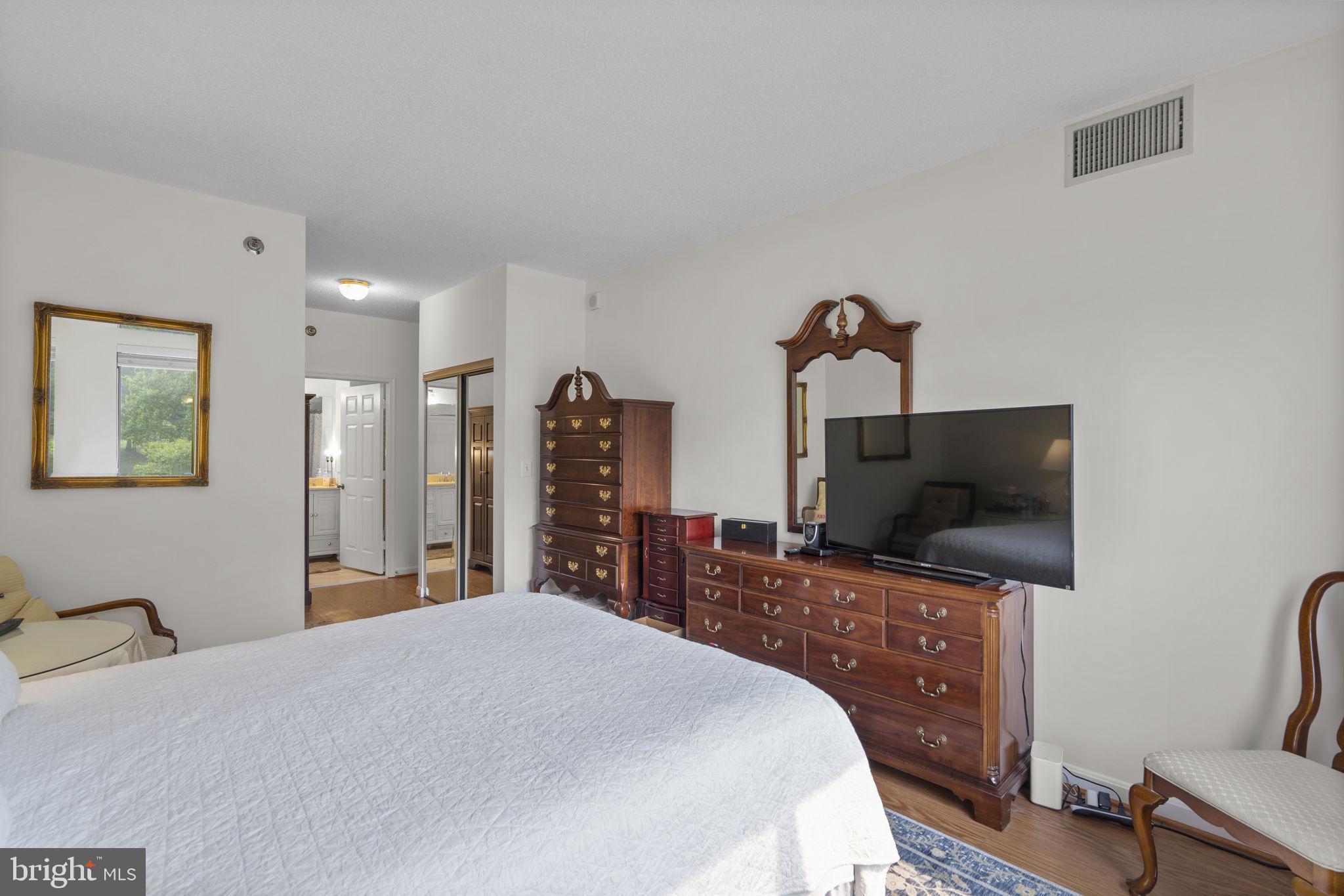 TURNBERRY COURTS AT LEIS - Residential