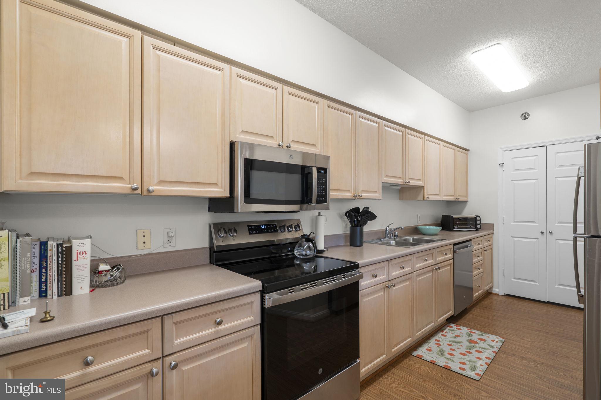 TURNBERRY COURTS AT LEIS - Residential