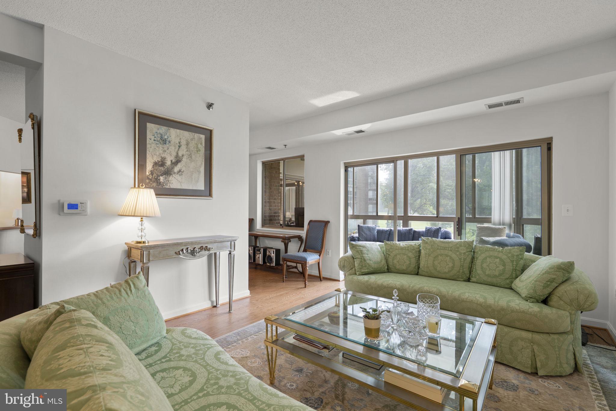 TURNBERRY COURTS AT LEIS - Residential
