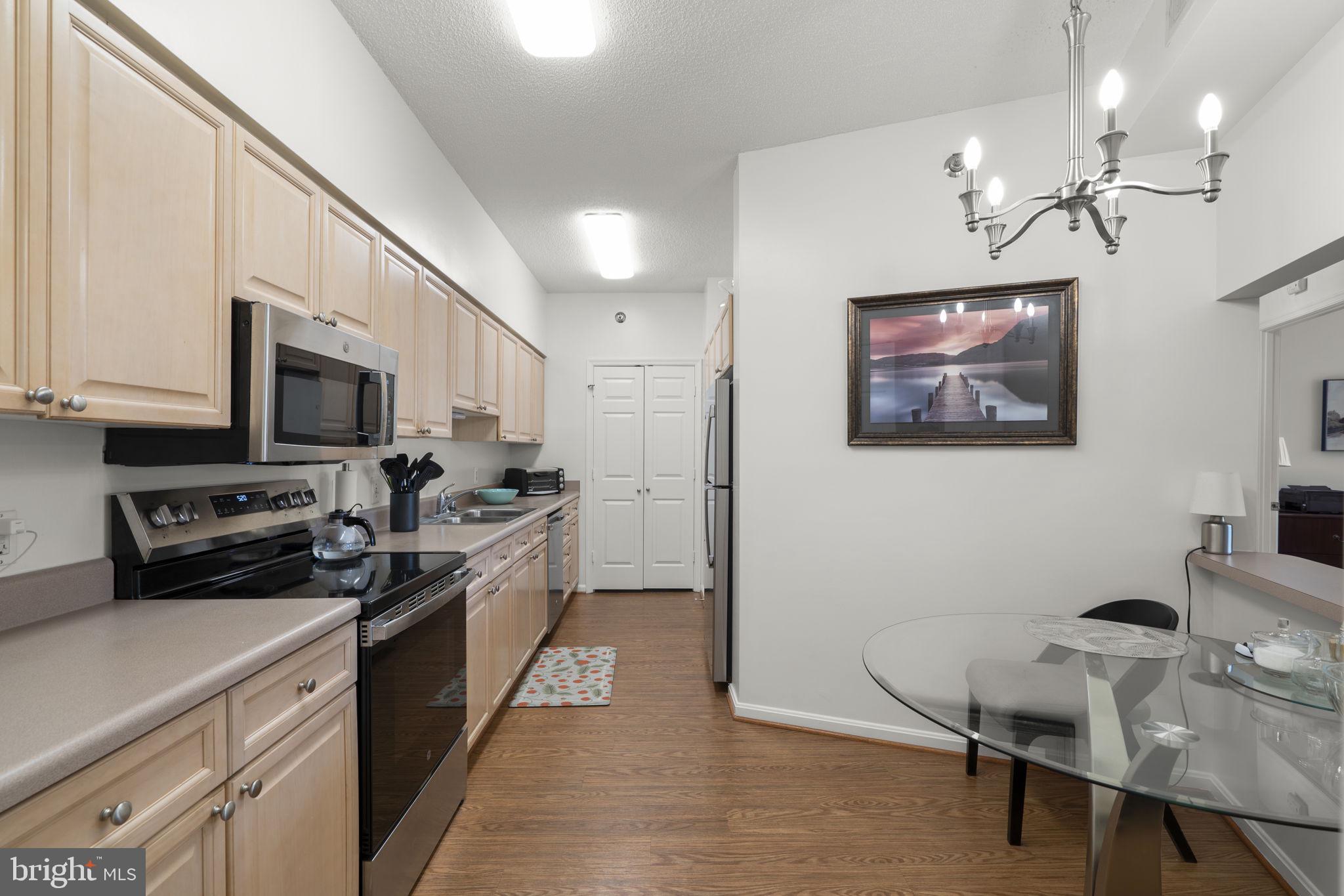TURNBERRY COURTS AT LEIS - Residential