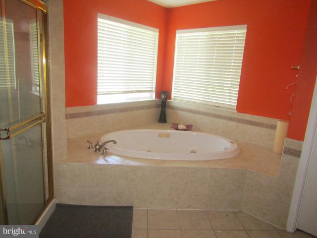 KINGS CROSSING - Residential