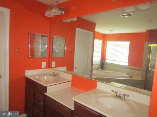 KINGS CROSSING - Residential