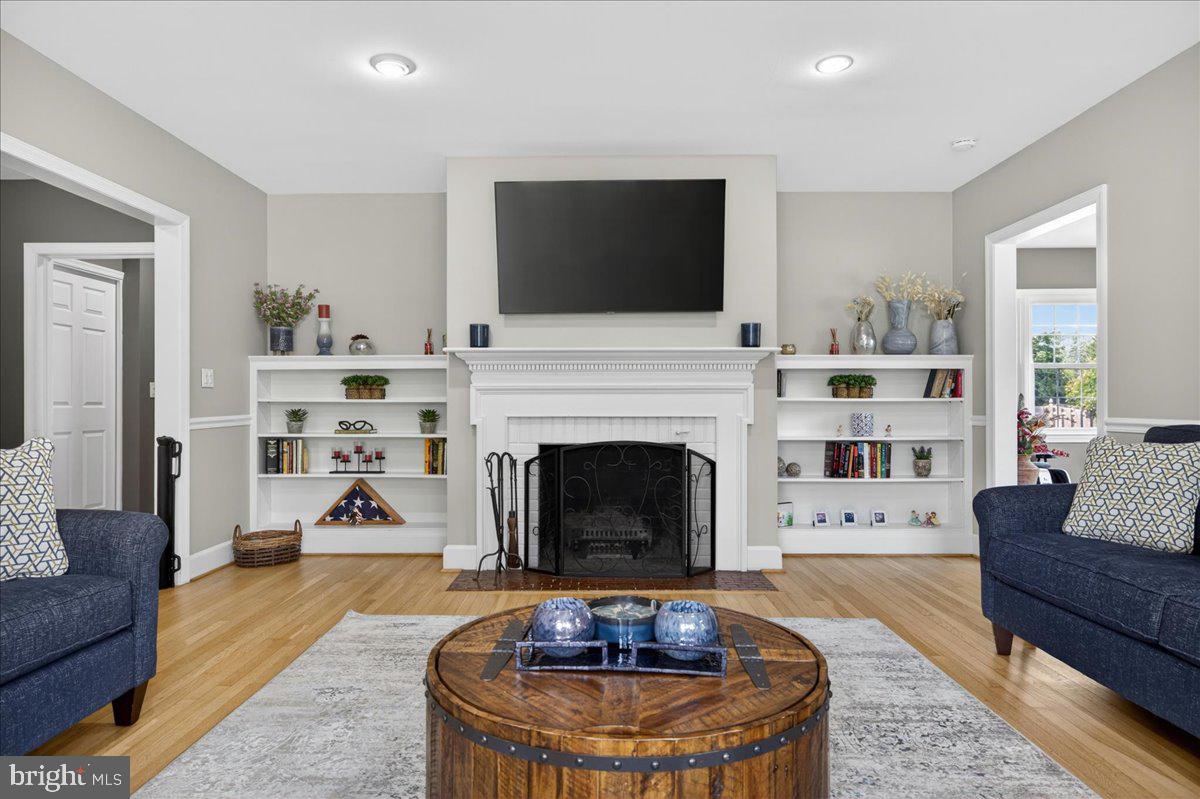 MAKEFIELD MANOR - Residential