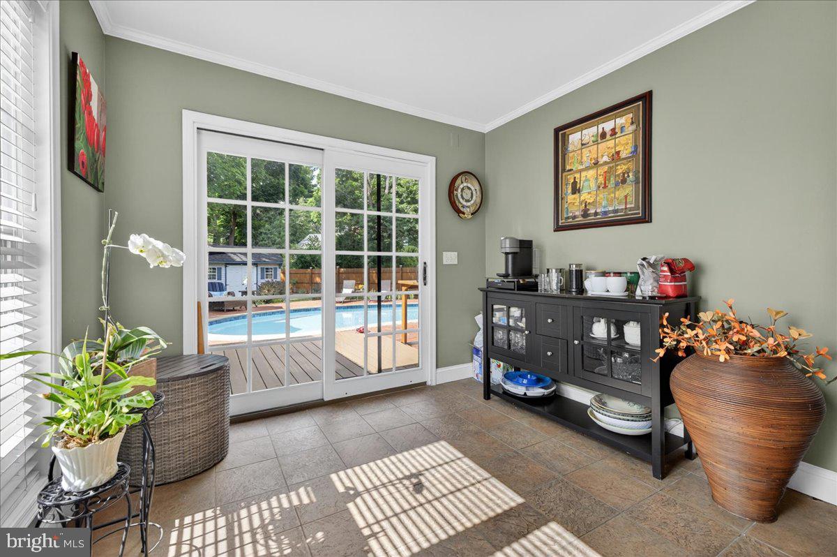MAKEFIELD MANOR - Residential