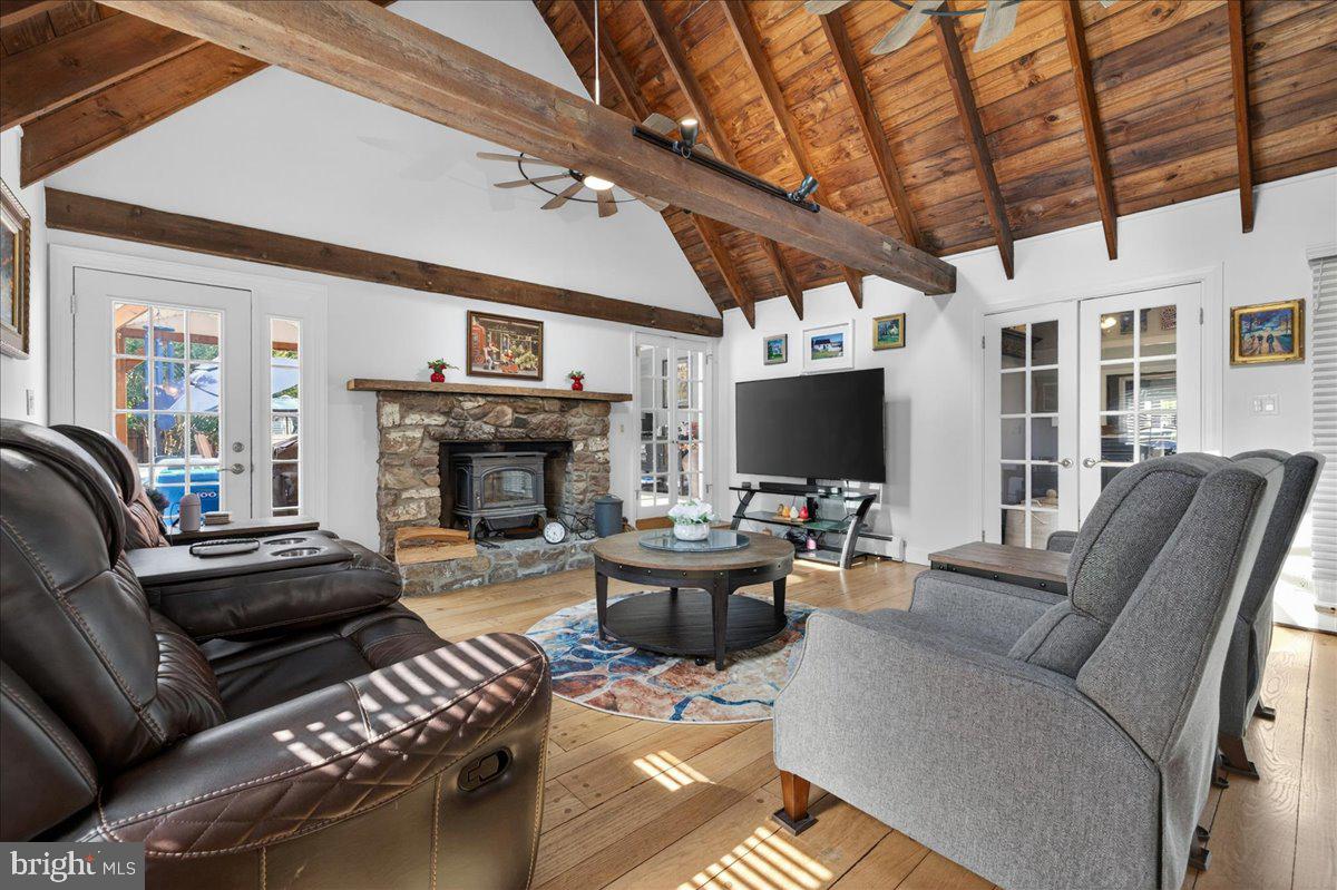 MAKEFIELD MANOR - Residential