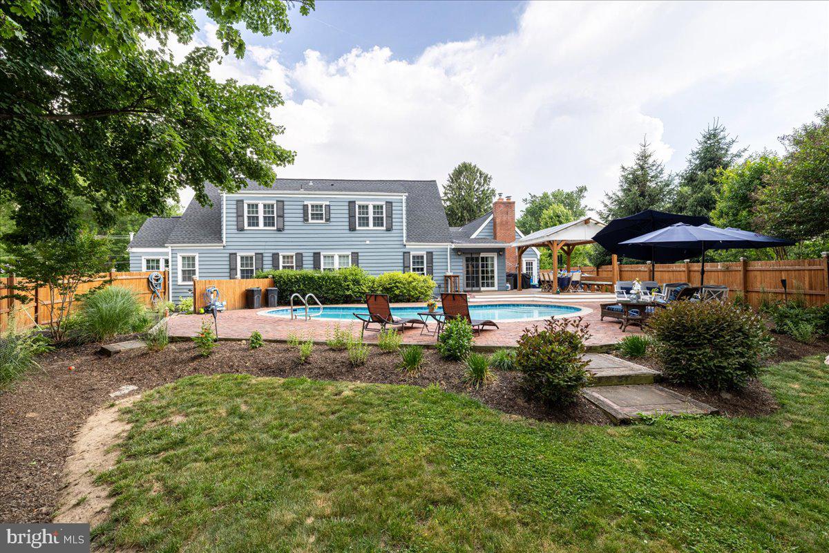 MAKEFIELD MANOR - Residential