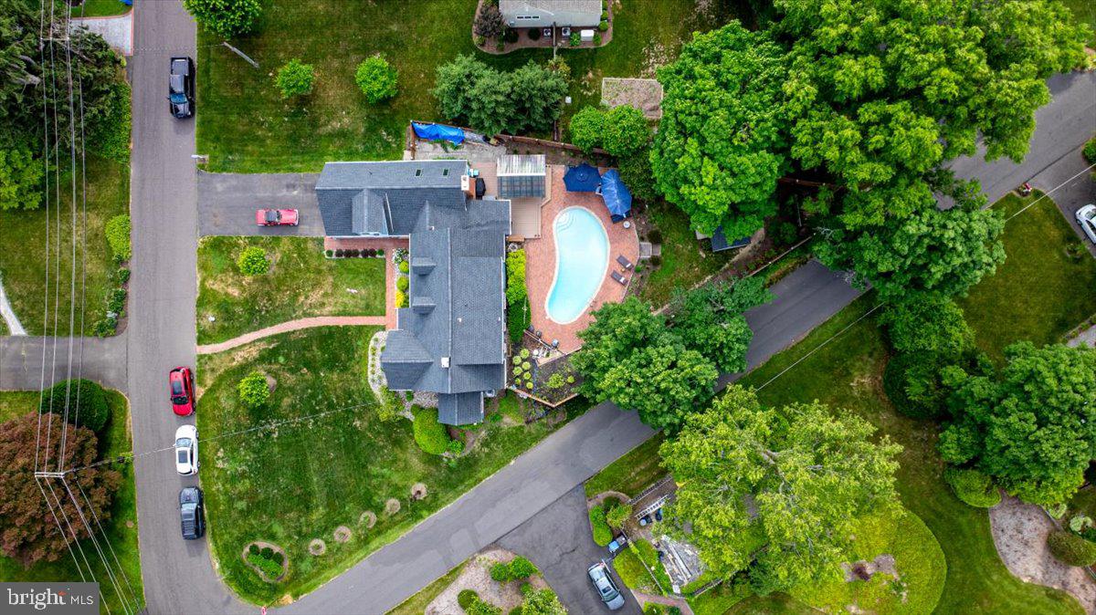 MAKEFIELD MANOR - Residential
