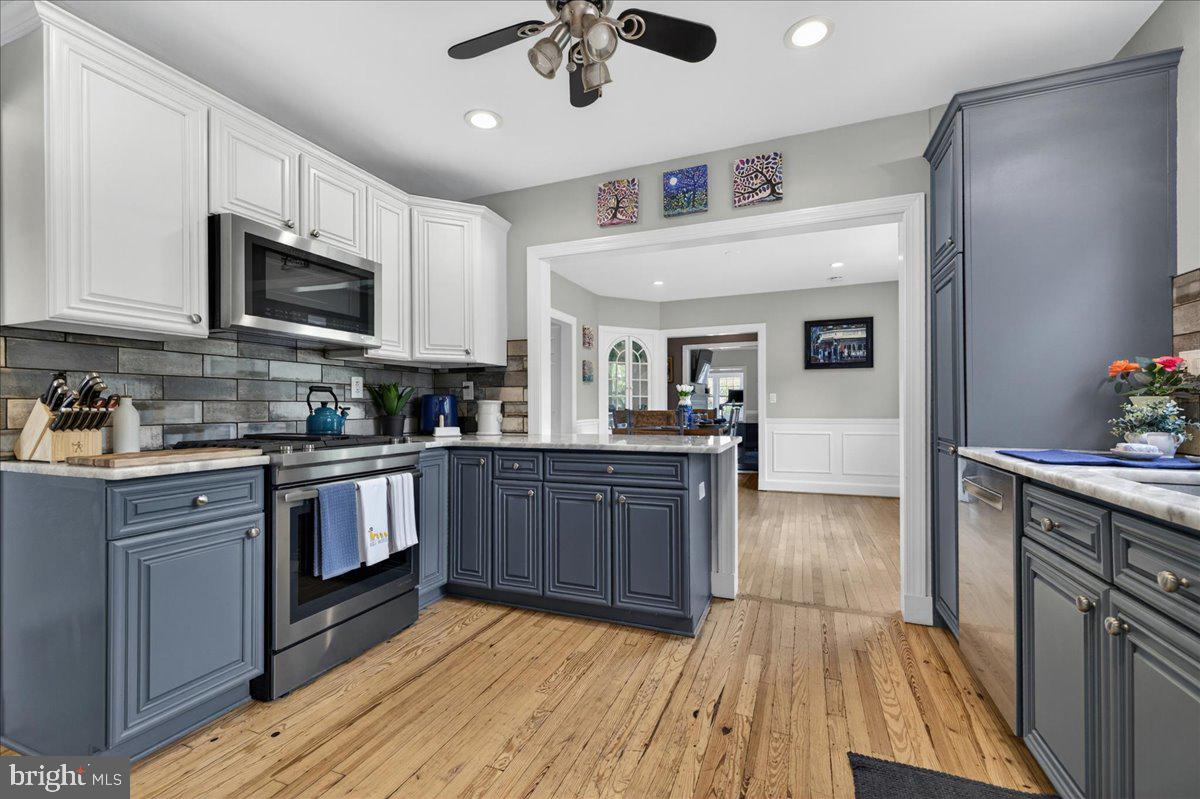MAKEFIELD MANOR - Residential