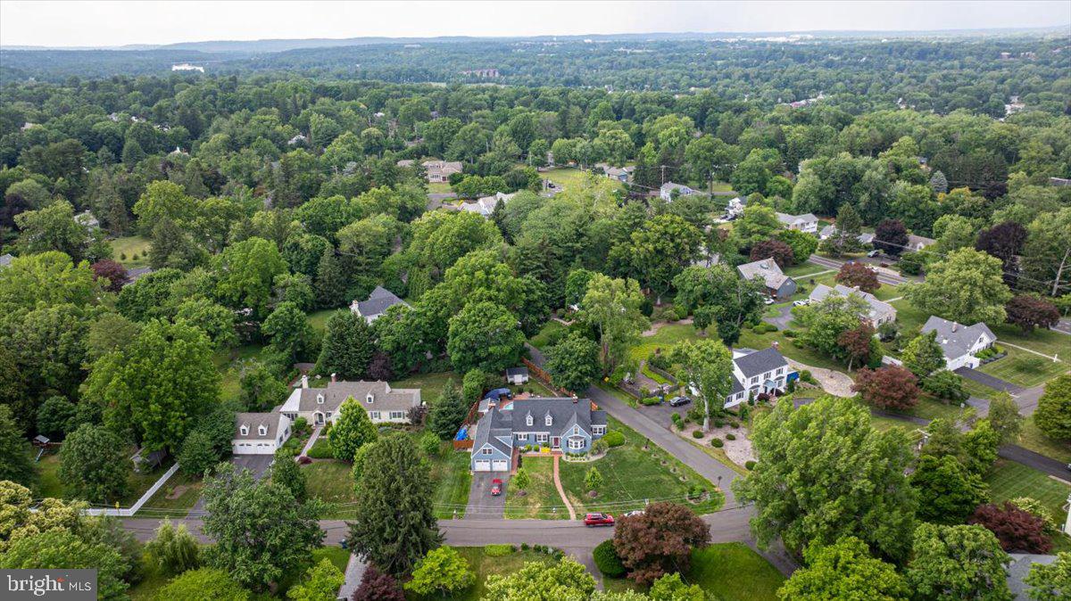 MAKEFIELD MANOR - Residential
