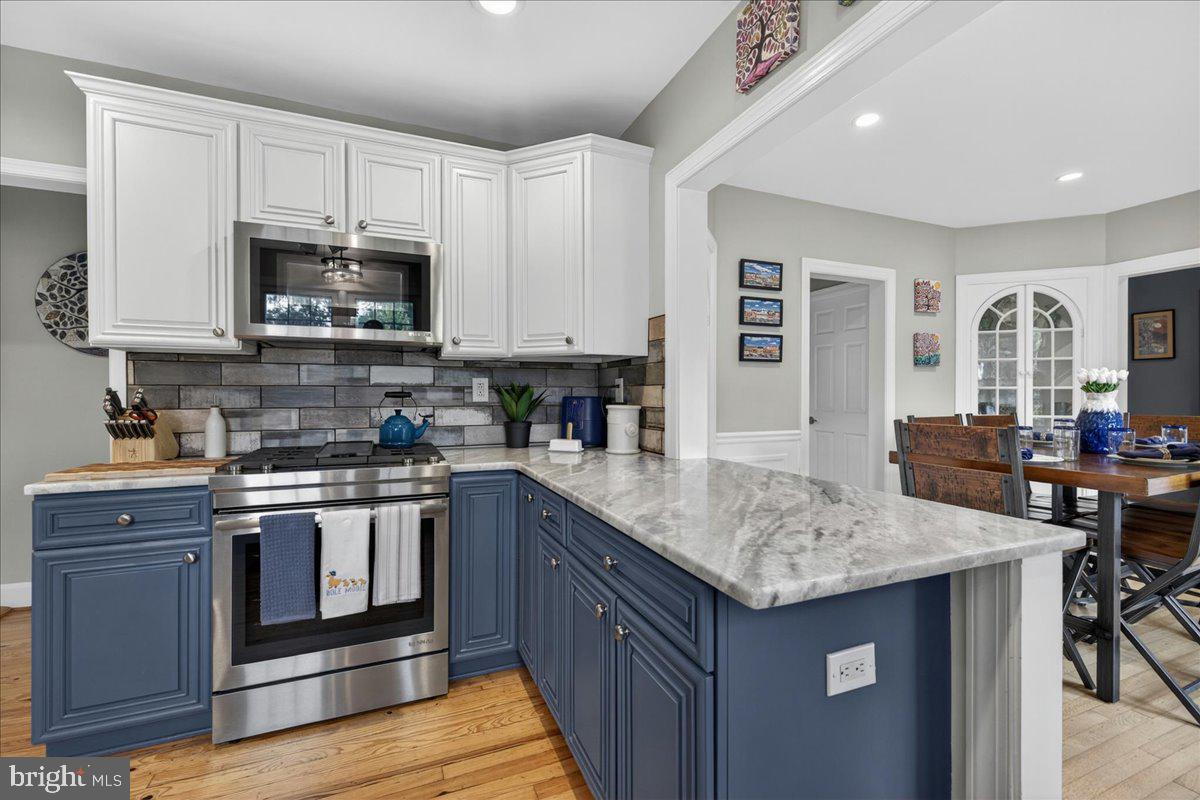 MAKEFIELD MANOR - Residential
