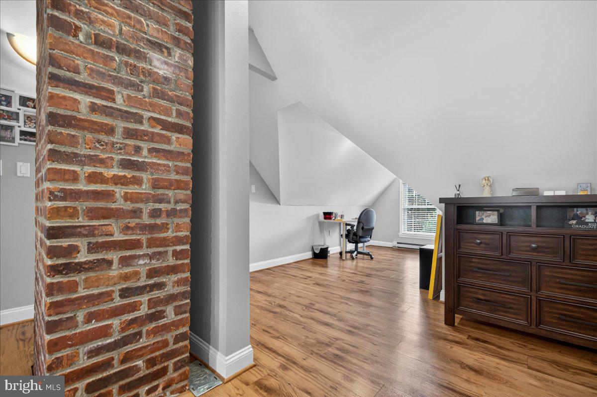 MAKEFIELD MANOR - Residential
