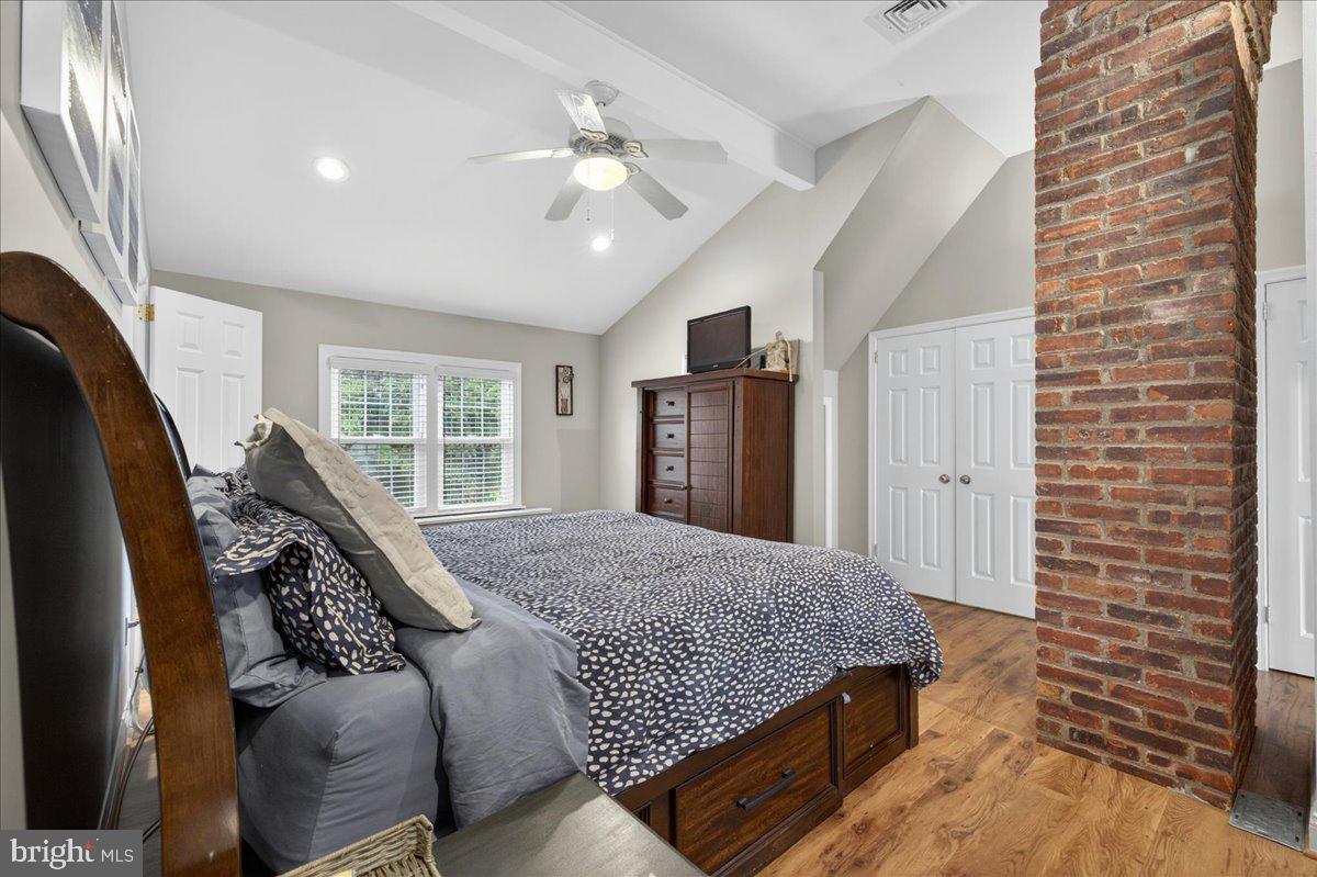 MAKEFIELD MANOR - Residential